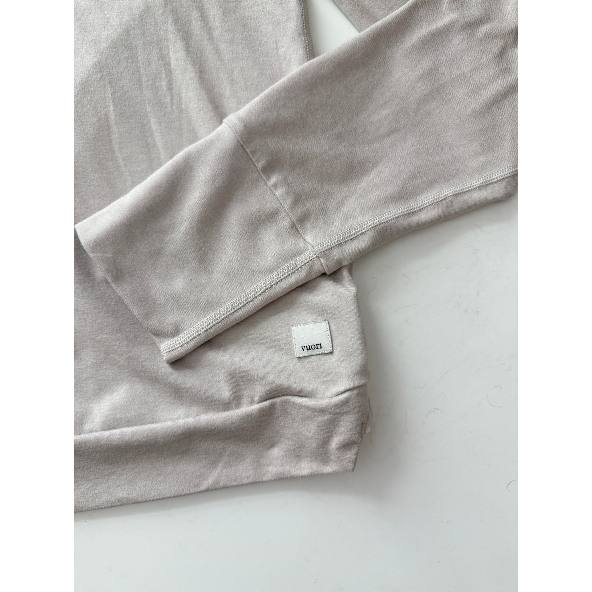 Vuori halo essential cropped hoodie - size small