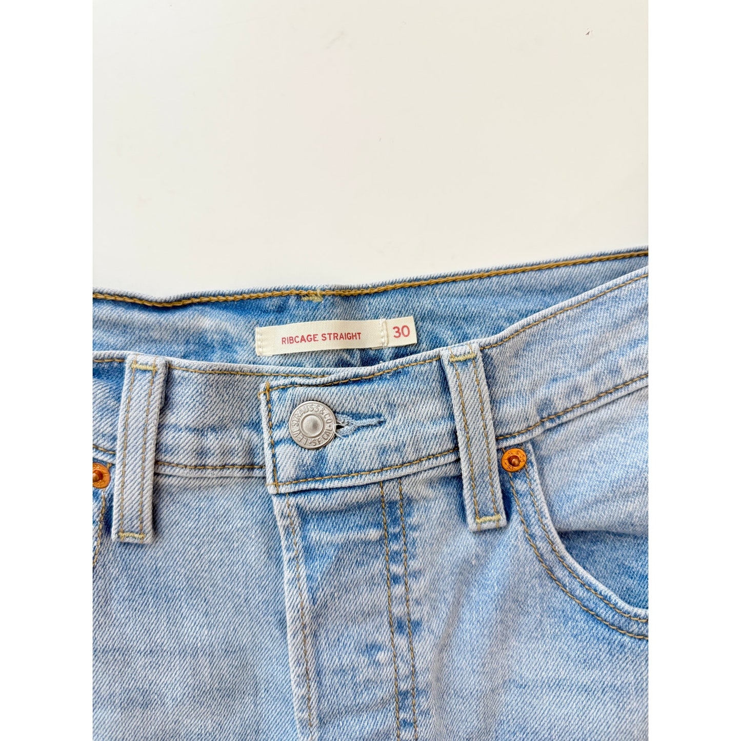 Levis light wash ribcage straight jeans - size 30