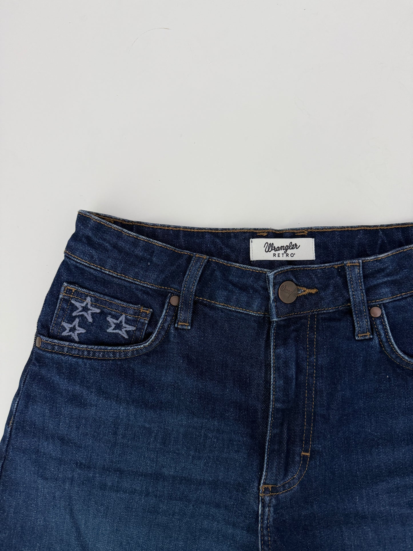 Wrangler star embroidered high rise shorts (size 28)