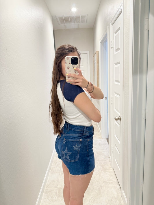 Wrangler star embroidered high rise shorts (size 28)