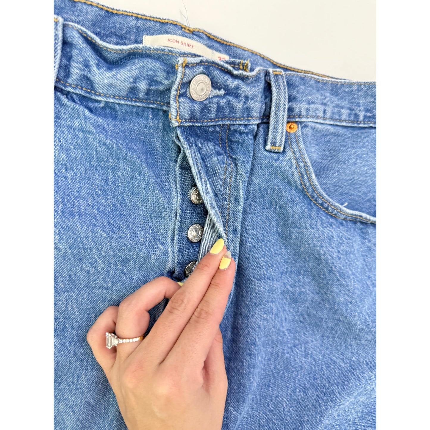 Levis icon denim skirt - size 32