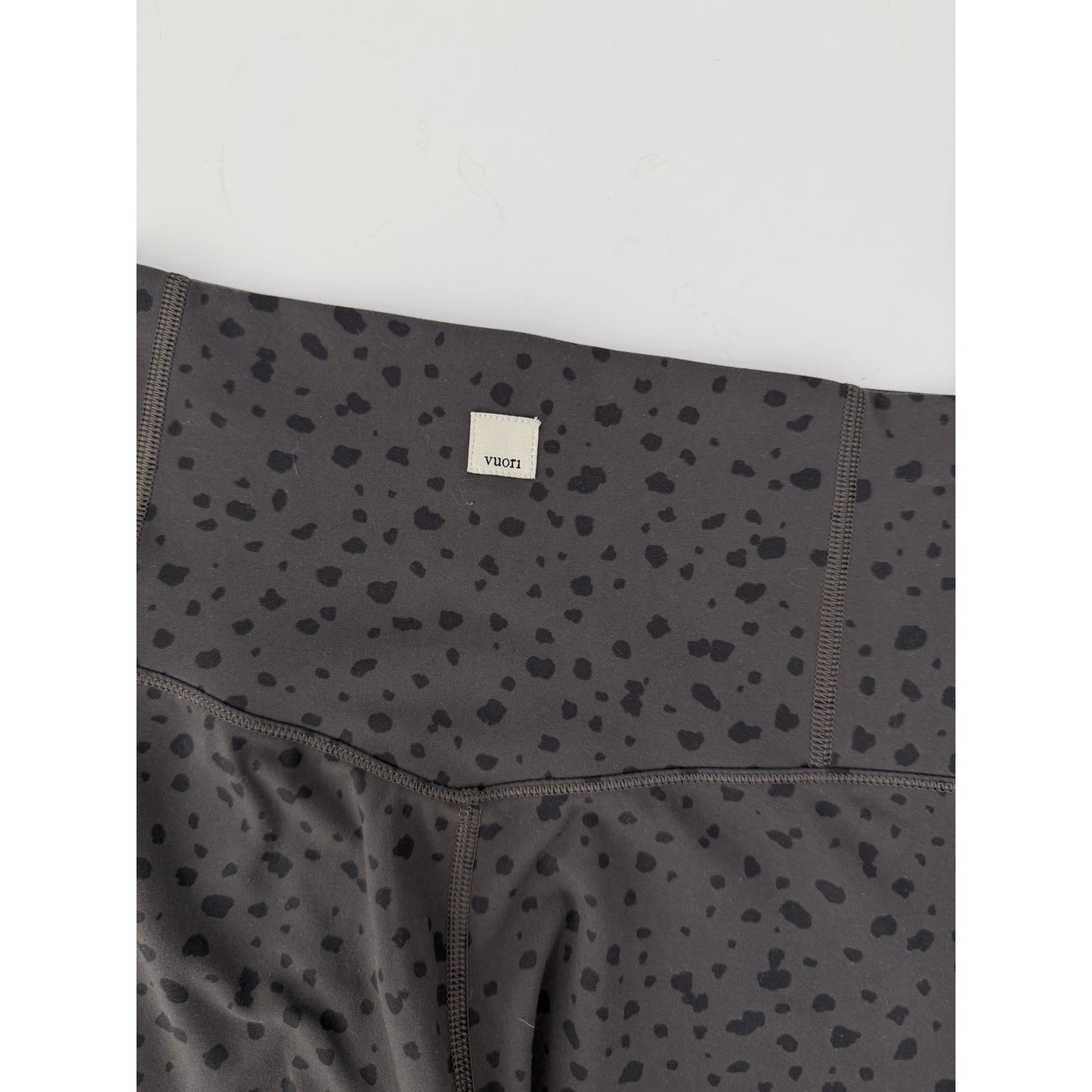 Vuori studioprinted biker shorts - size XS. 6" inseam