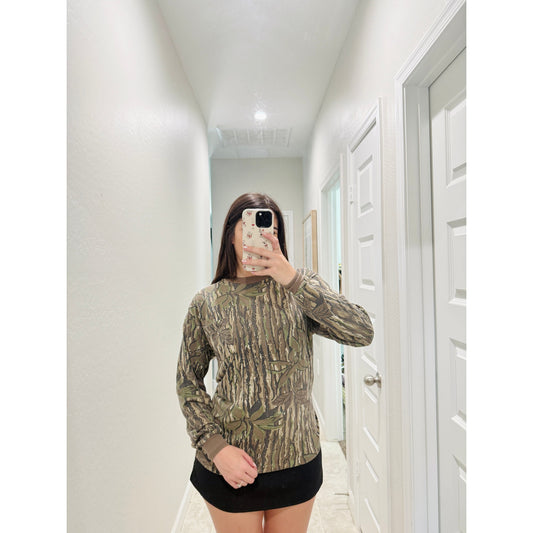 Realtree camo long sleeve - size large