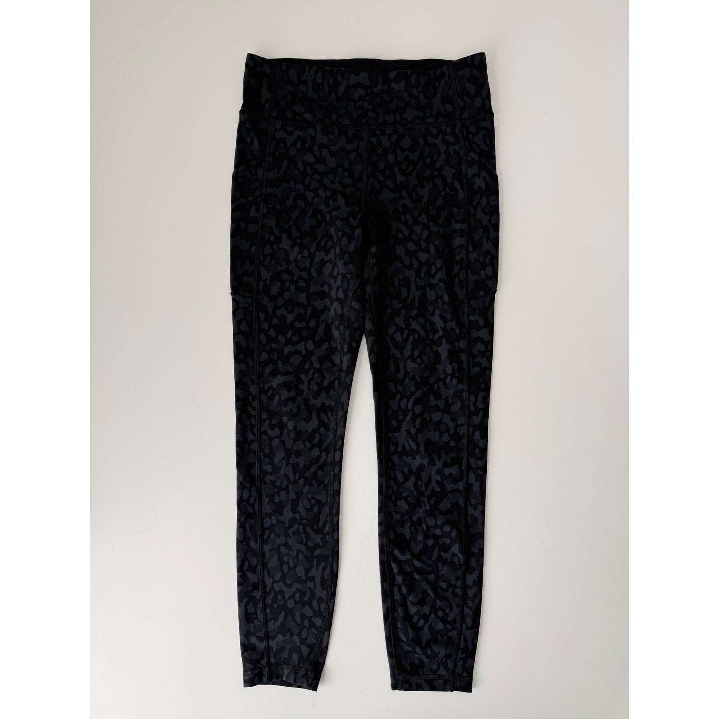 Lululemon camo print Invigorate High-Rise Tight - size 8, 25"