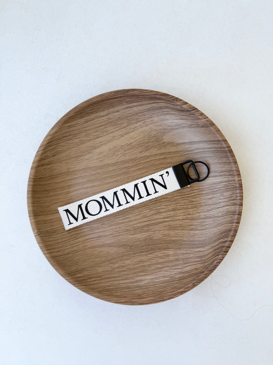 MOMMIN’ wristlet keychain