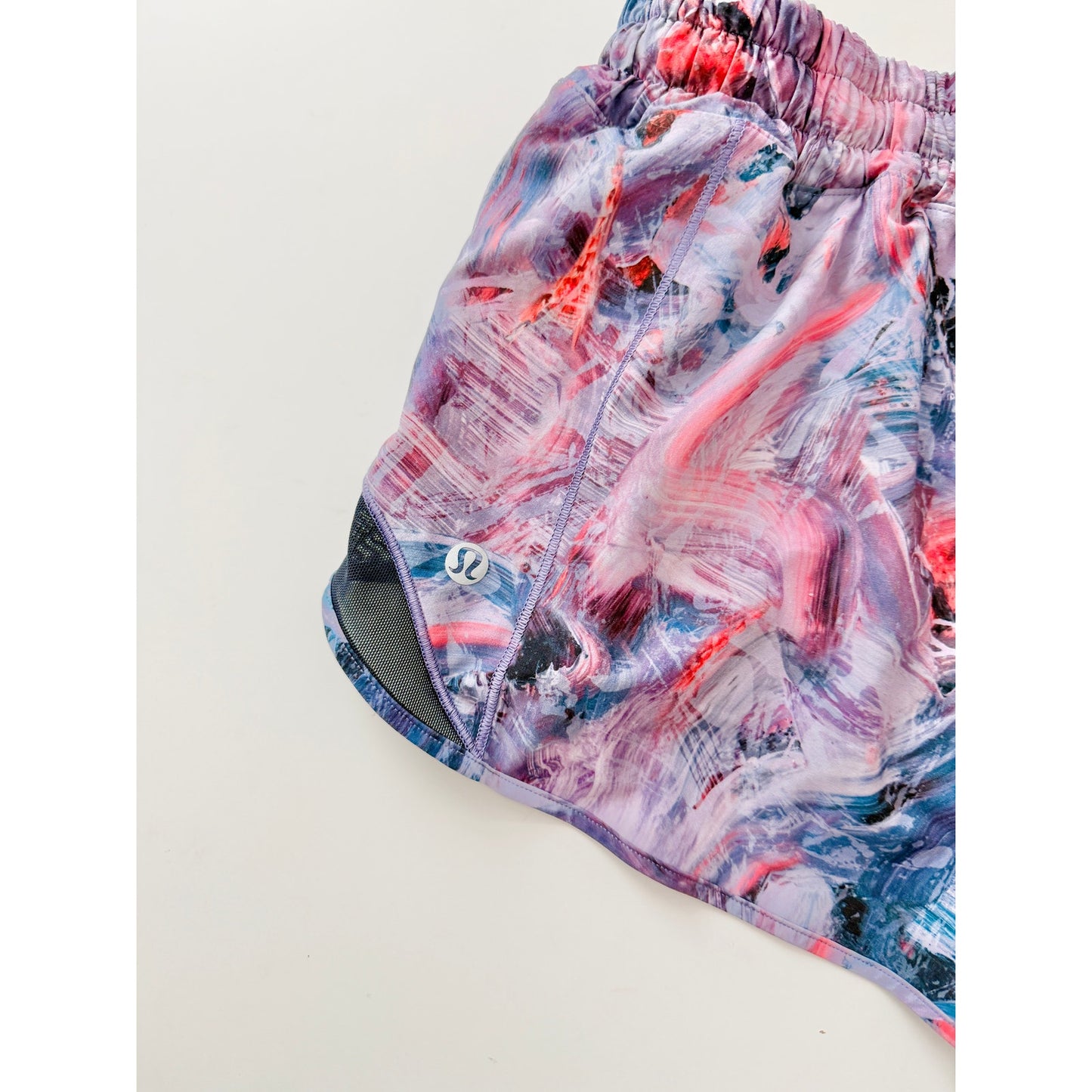Lululemon patterened hotty hot shorts - size 6, 2.5"" inseam