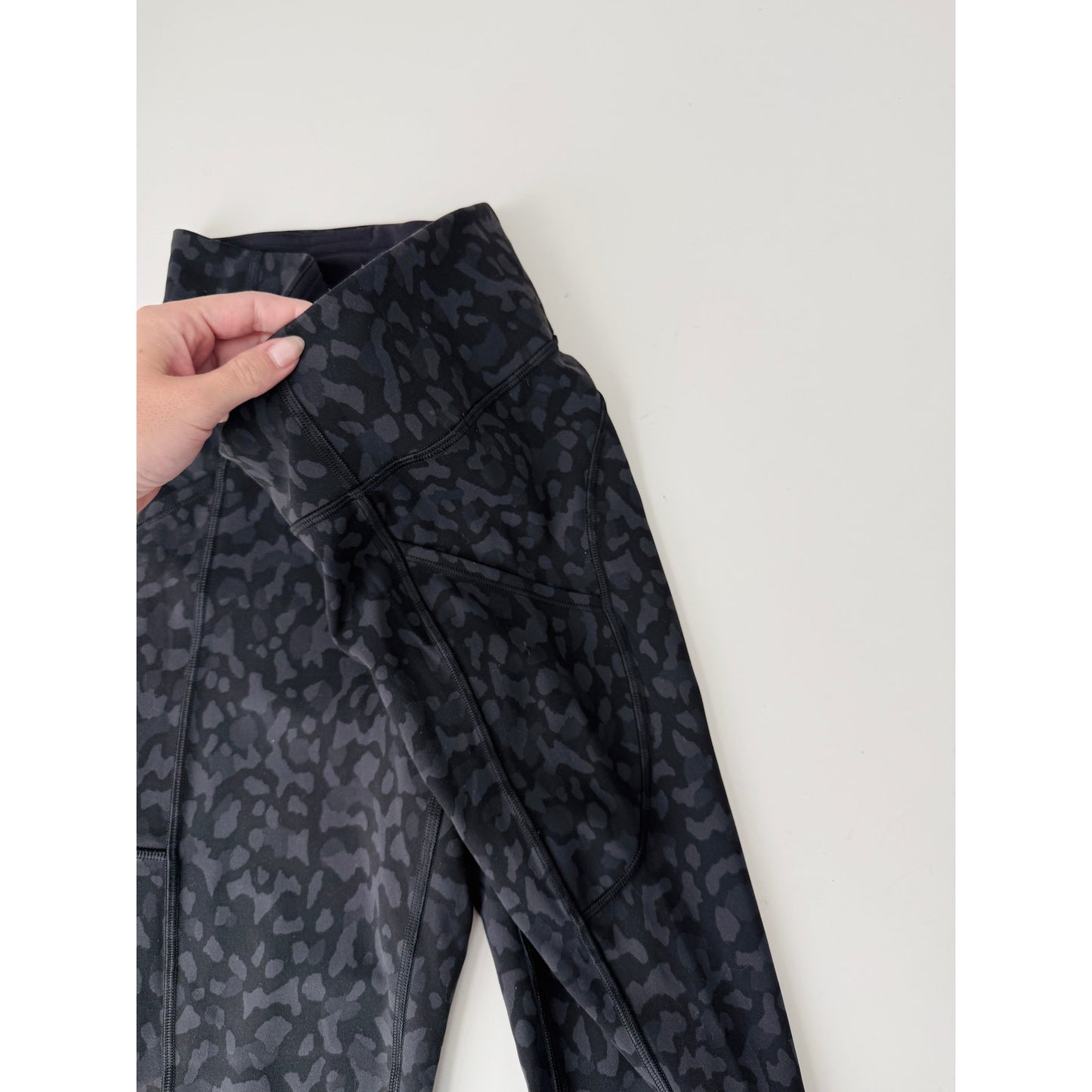 Lululemon camo print Invigorate High-Rise Tight - size 8, 25"