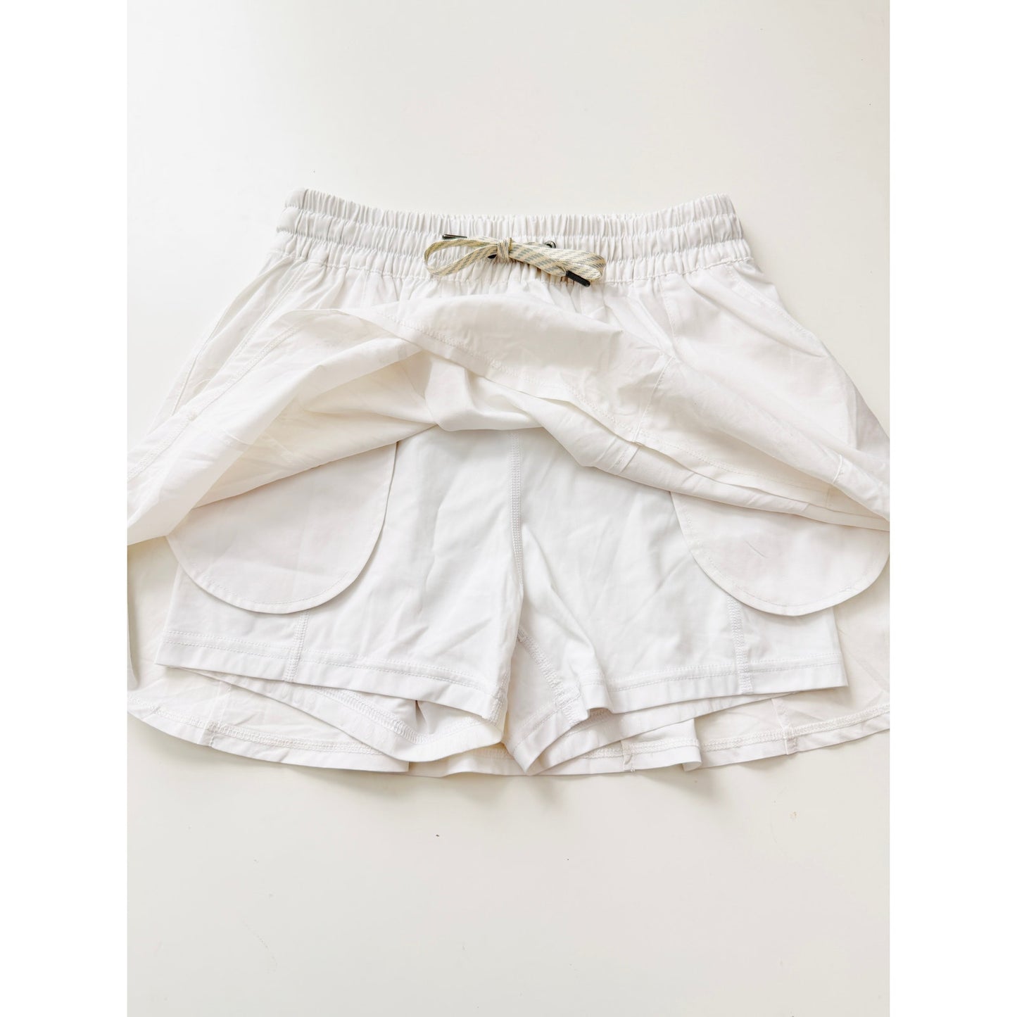 Vuori white high rise clementine pleated skirt - size small