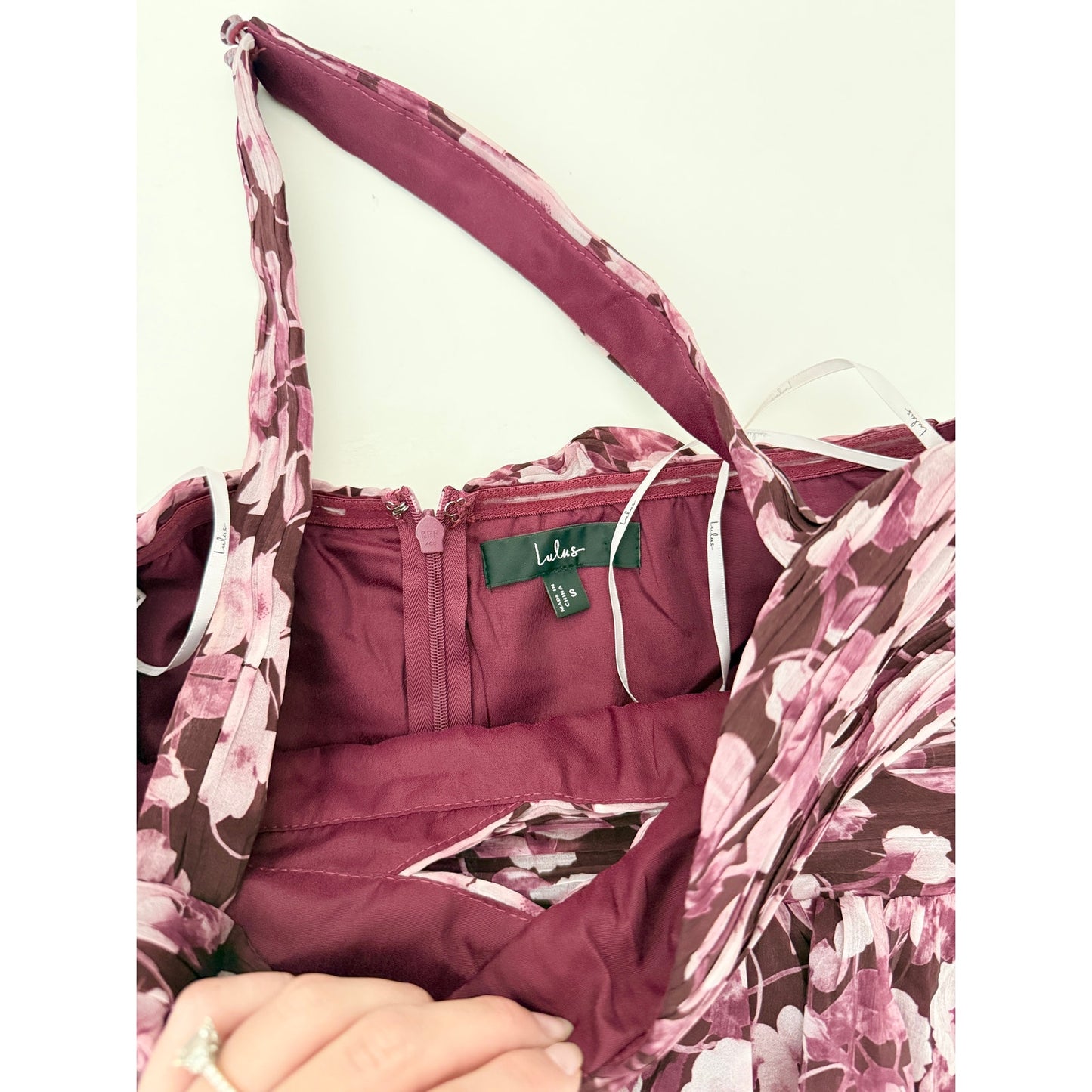 Lulu's burgundy floral pleated maxi dress - size small