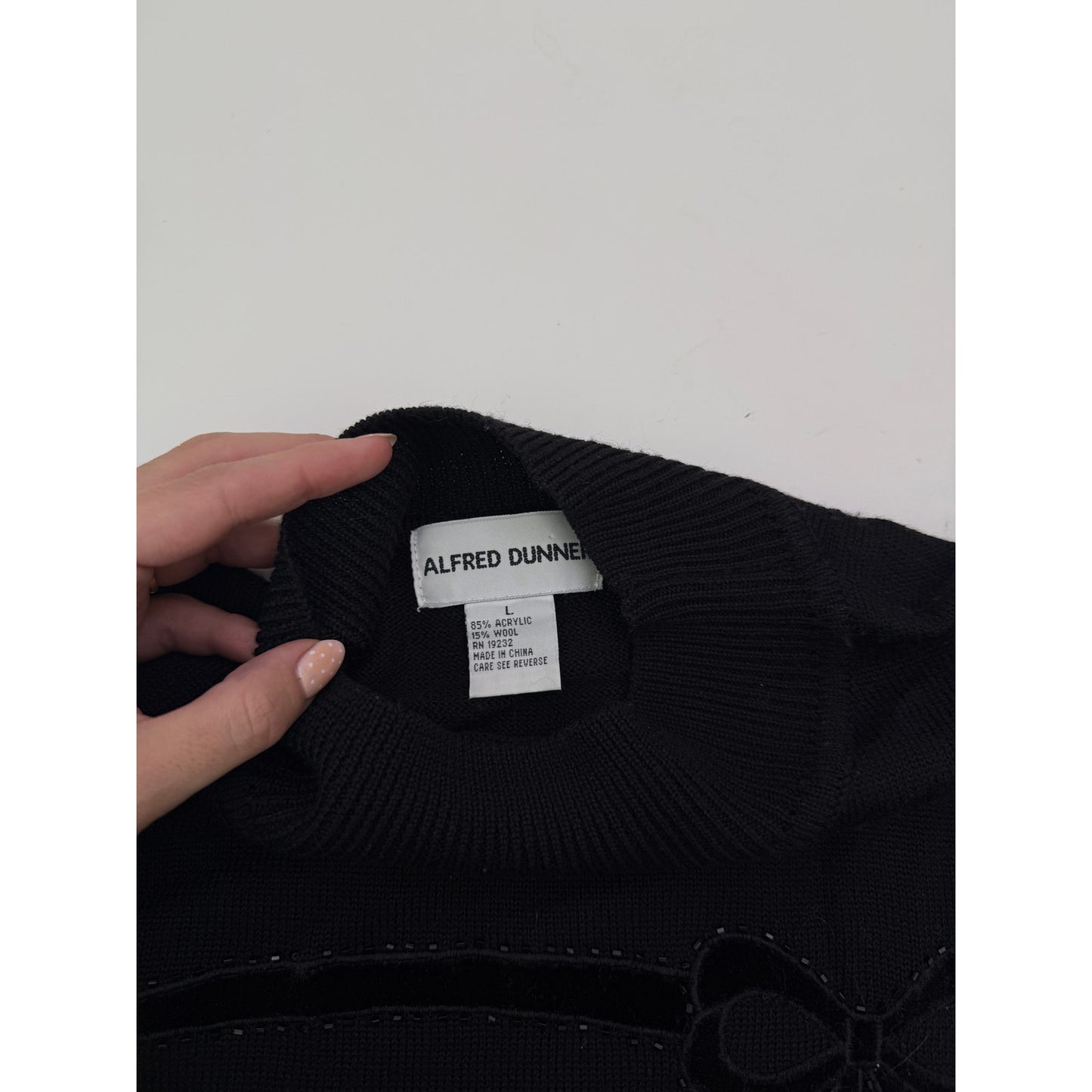 Vintage Alfred Dunner black bow crewneck - size large