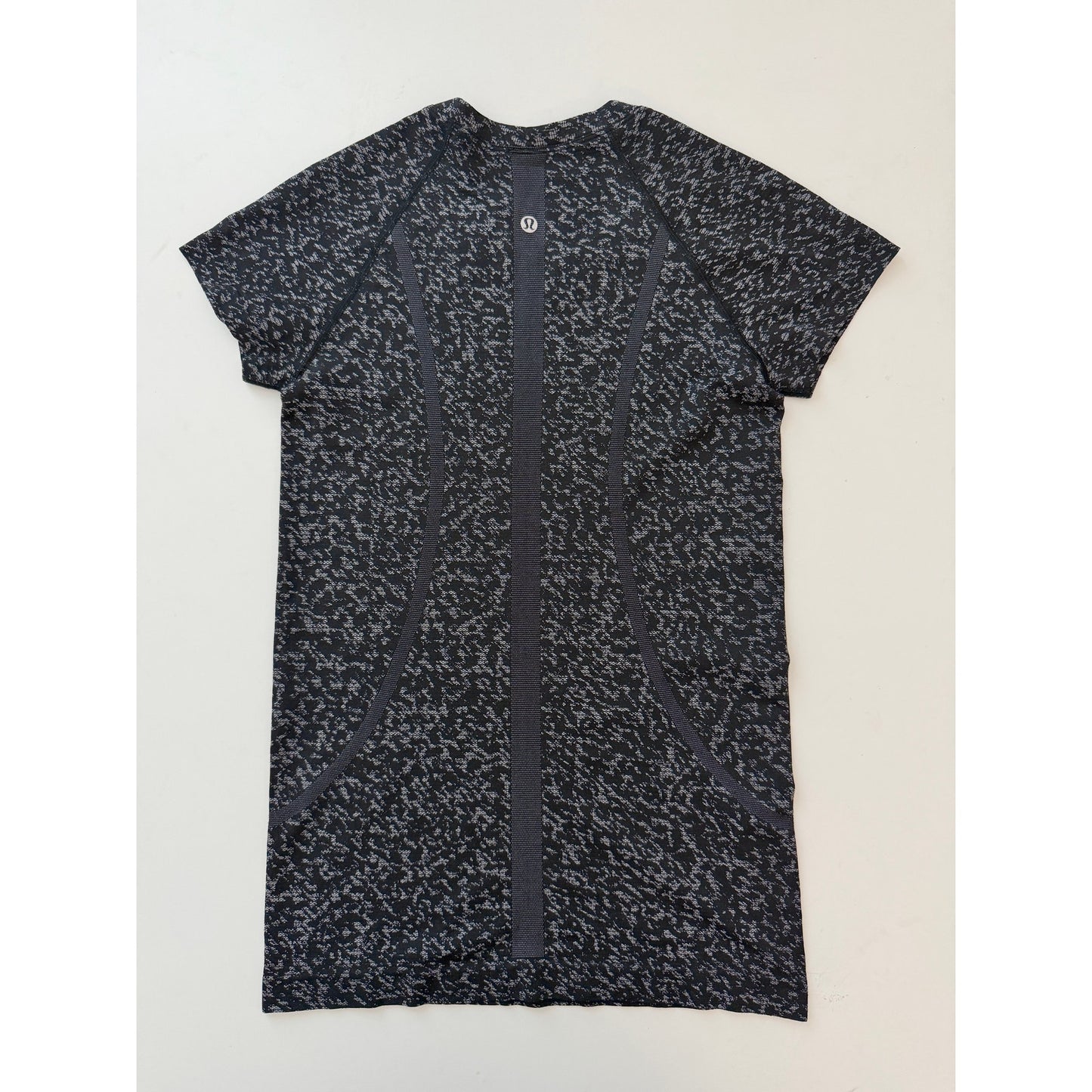 Lululemon short sleeve swiftly tech - size 6