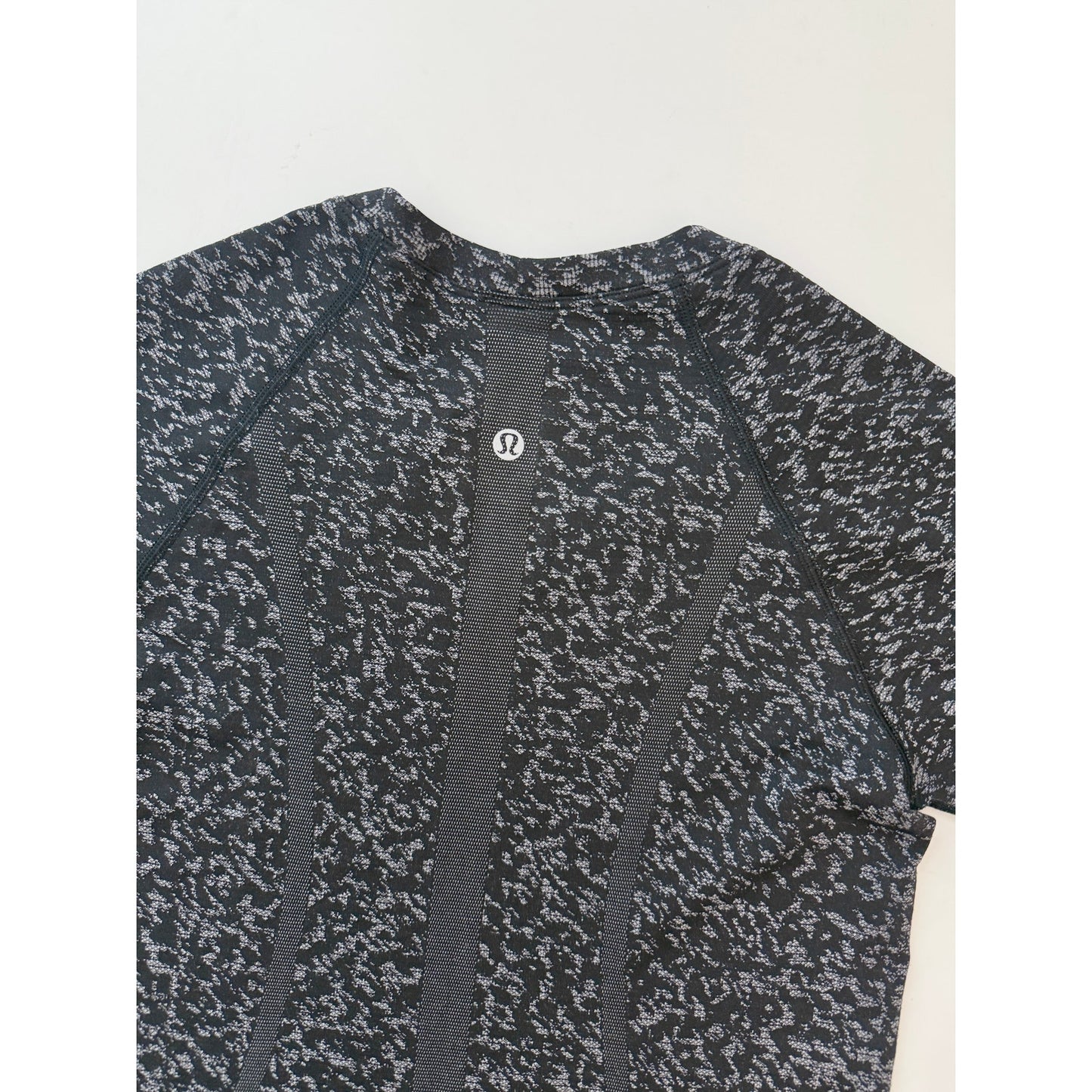 Lululemon short sleeve swiftly tech - size 6