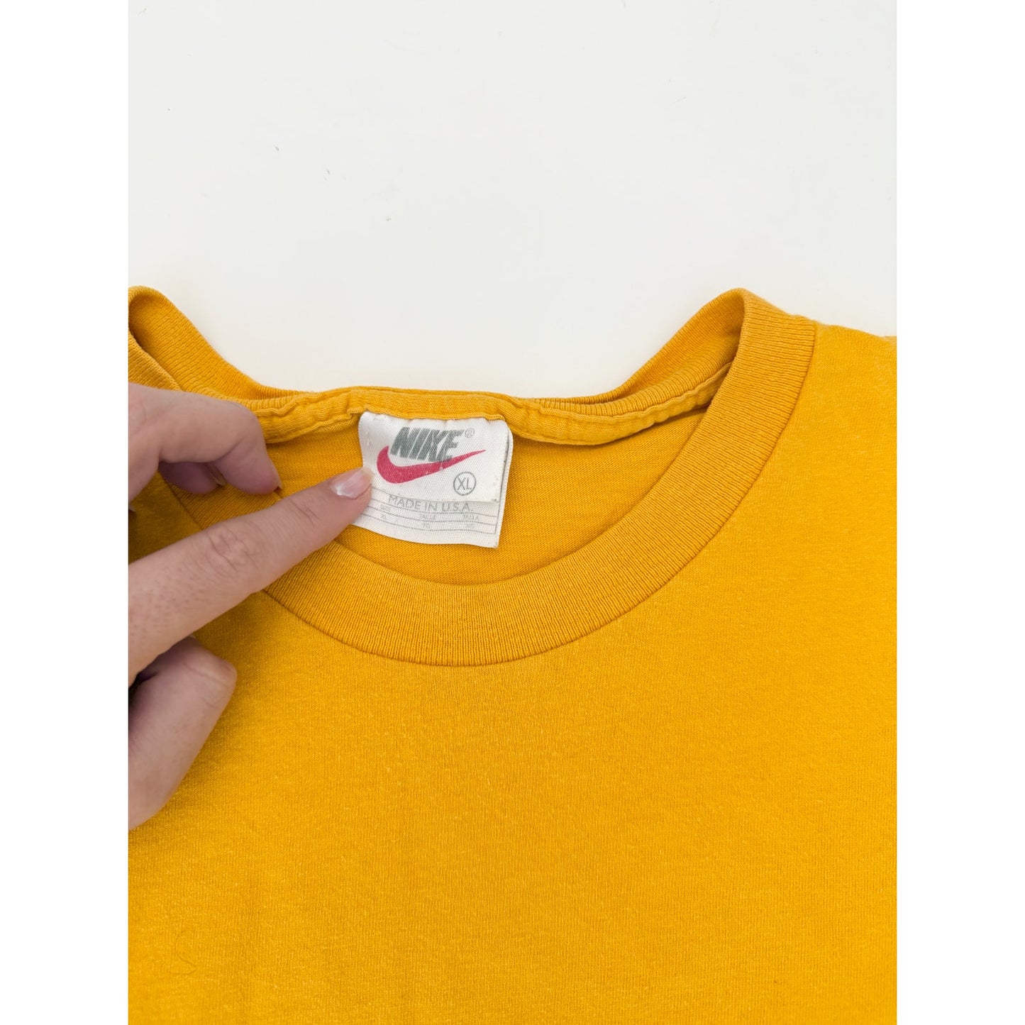 Vitnage nike yellow embroidered graphic tee - size xlarge