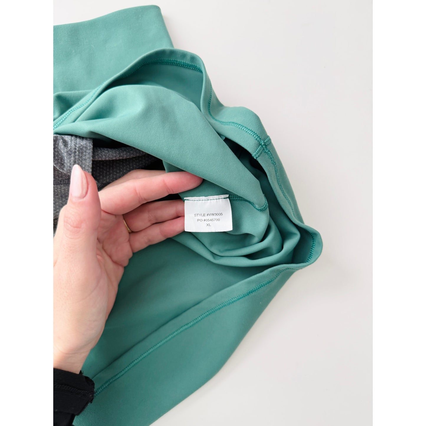 Vuori green high rise volley skirt - size XL