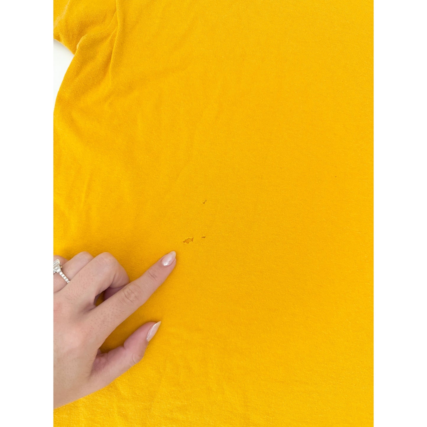 Vitnage nike yellow embroidered graphic tee - size xlarge