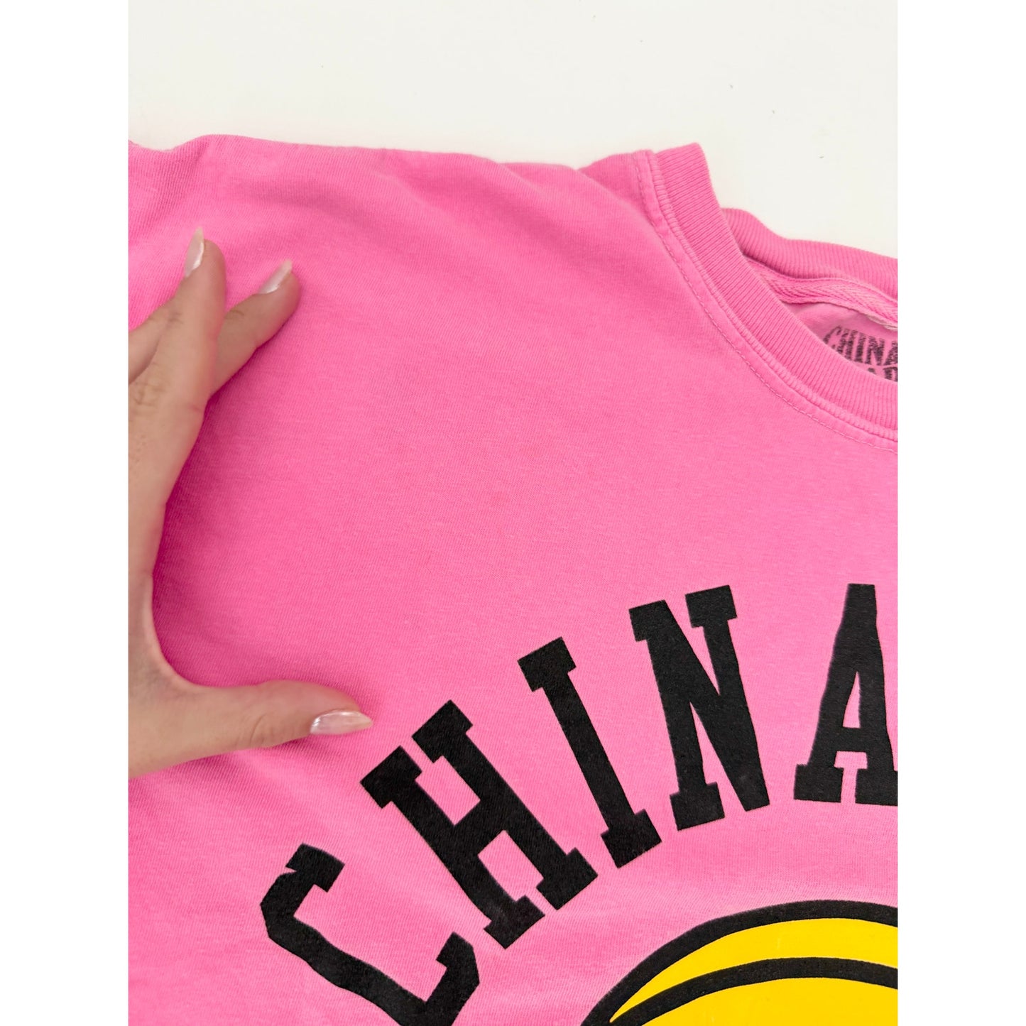 chinatown market pink basketball graphic tee - size xlarge