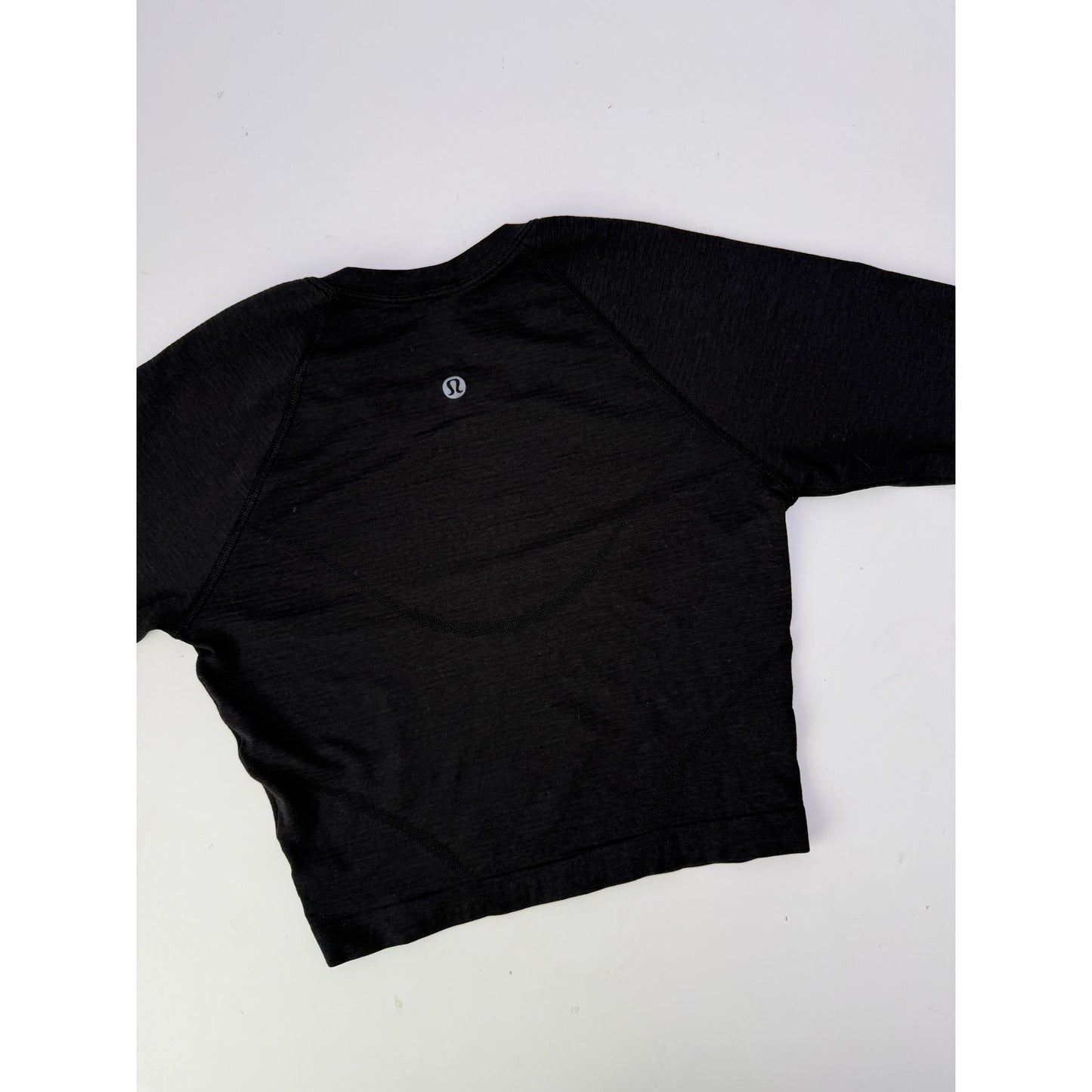 Lululemon black cropped swiftly tech long sleeve - size 4