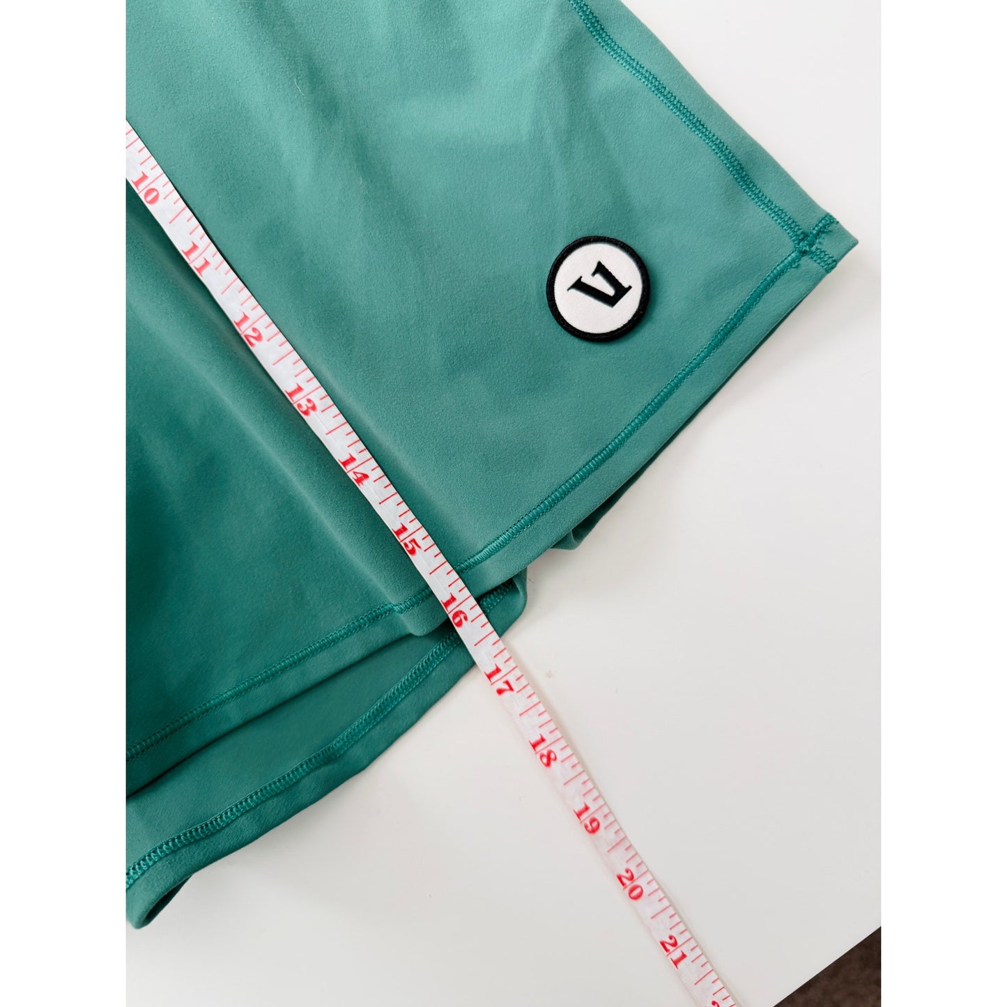 Vuori green high rise volley skirt - size XL