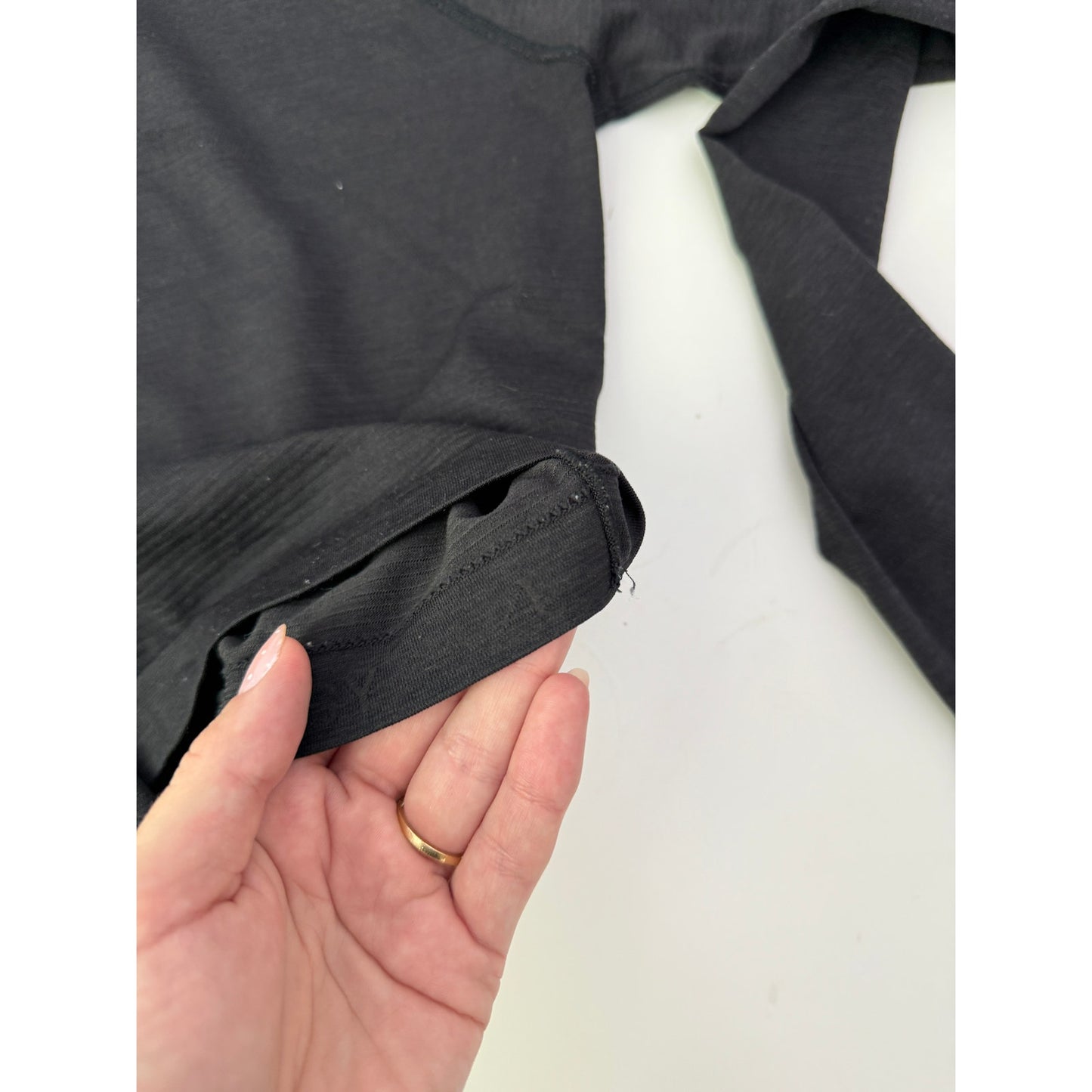 Lululemon black cropped swiftly tech long sleeve - size 4