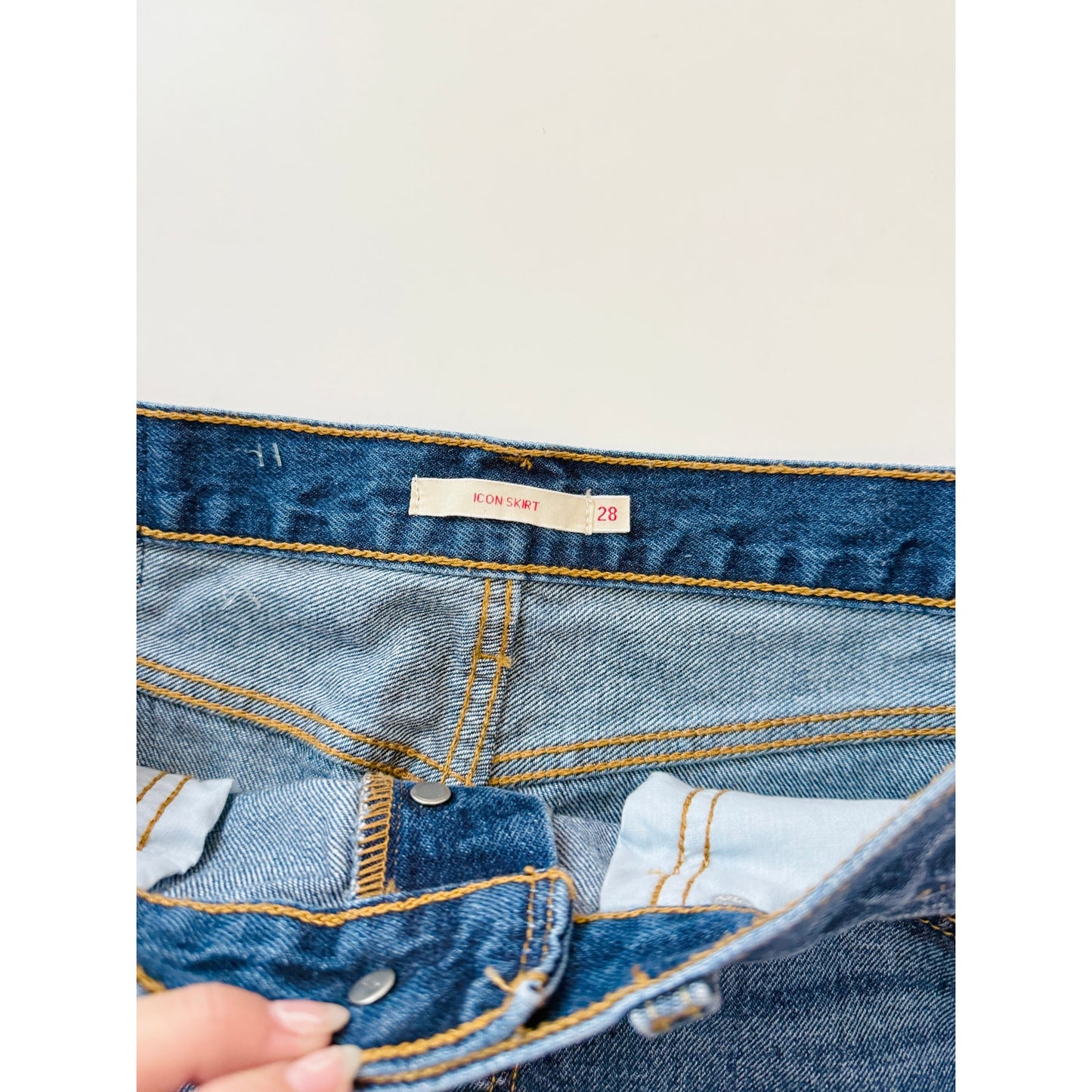 Levis icon denim skirt - size 28