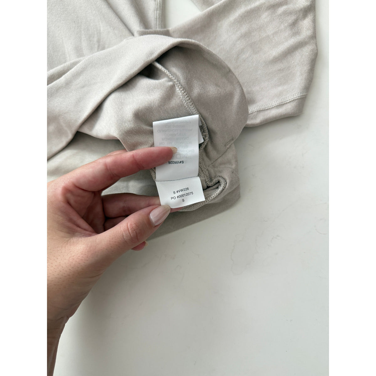 Vuori halo essential cropped hoodie - size small