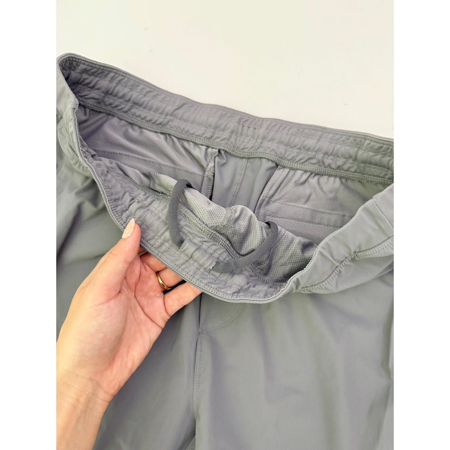 Lululemon grey track pant joggers pant 32" inseam - size large