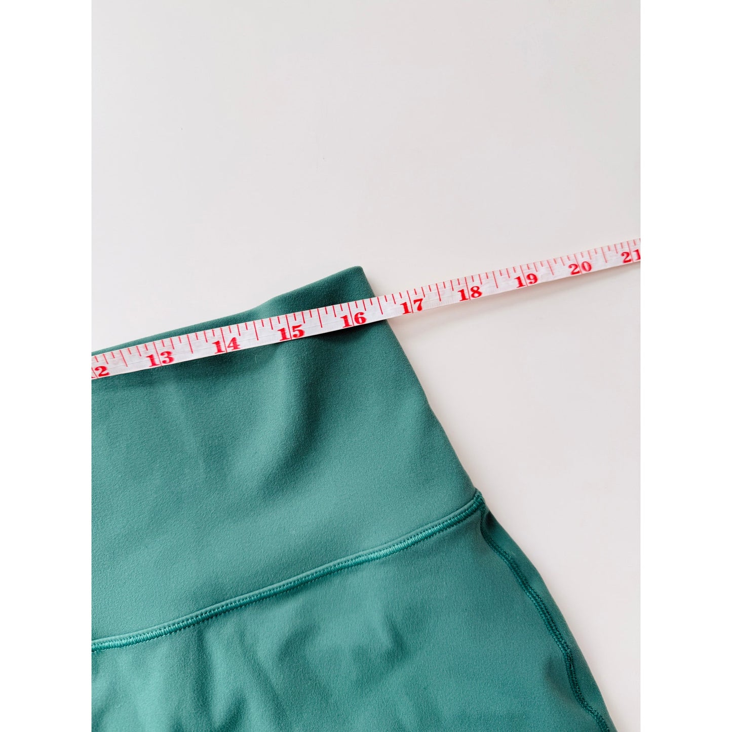 Vuori green high rise volley skirt - size XL