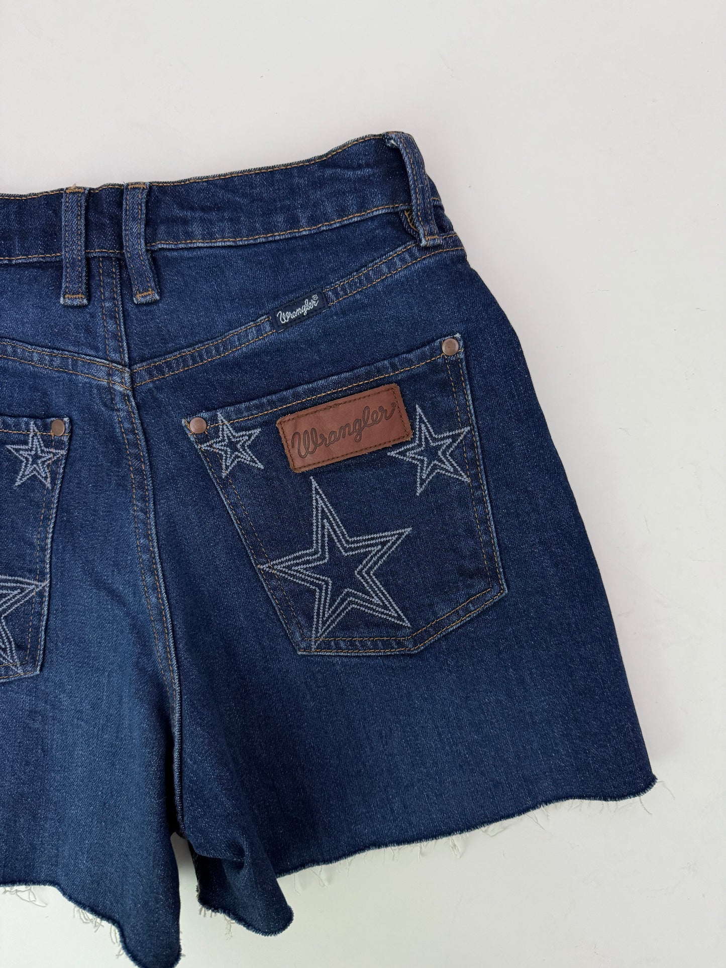 Wrangler star embroidered high rise shorts (size 28)