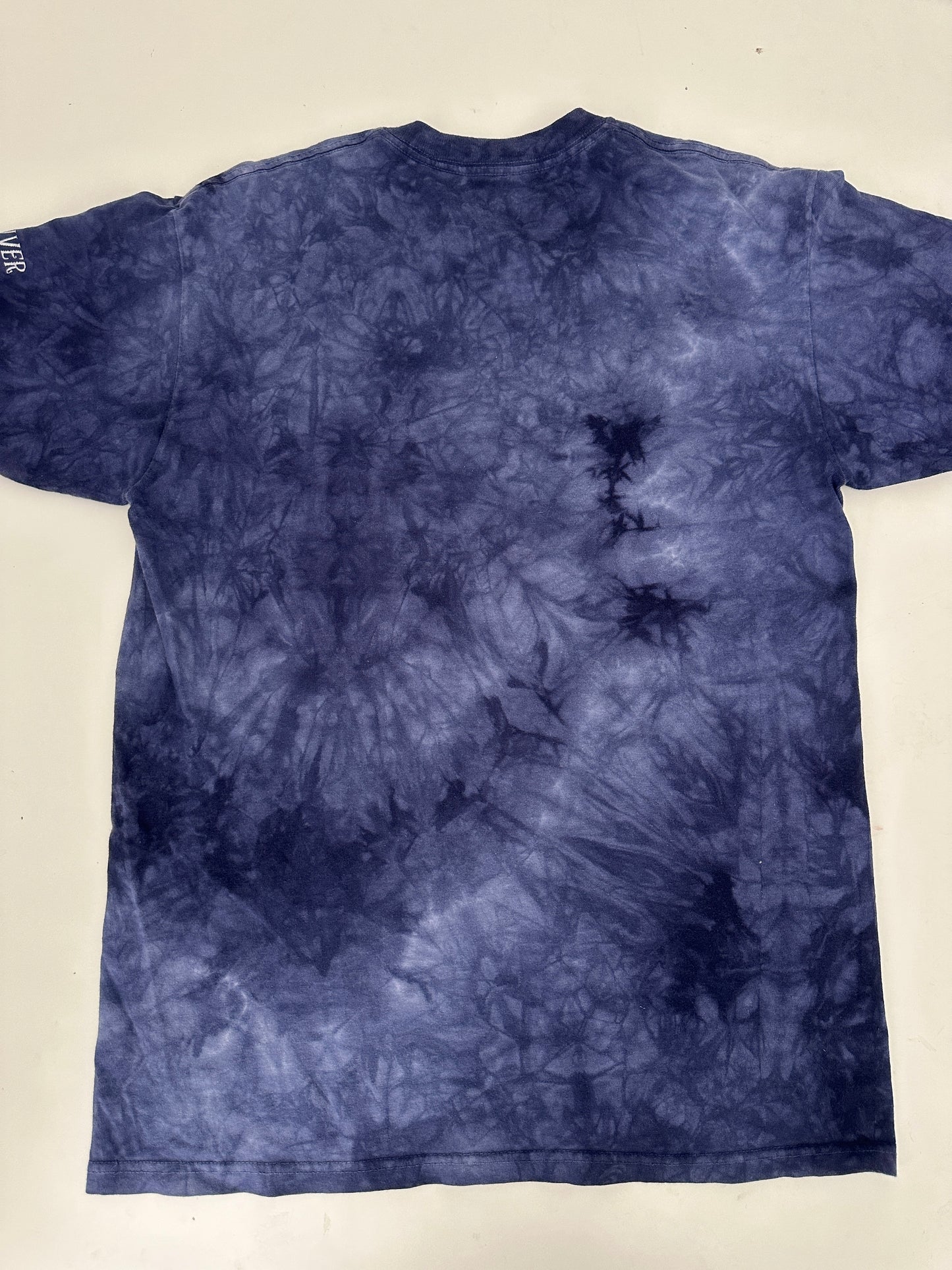 the mountain wolf graphic tee (size medium)