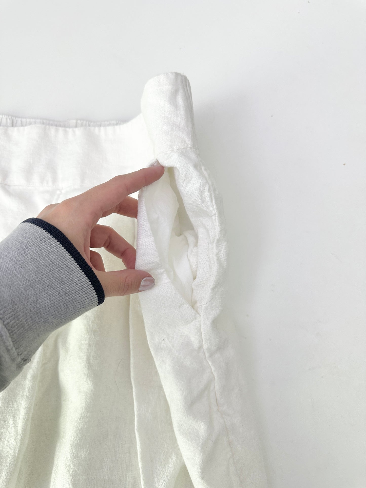 Abercrombie white linen trousers (size small)