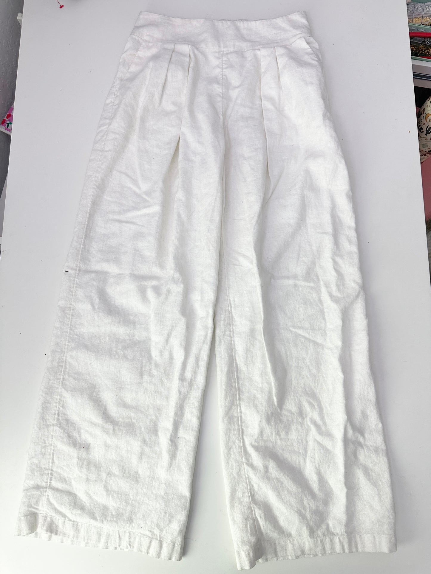 Abercrombie white linen trousers (size small)