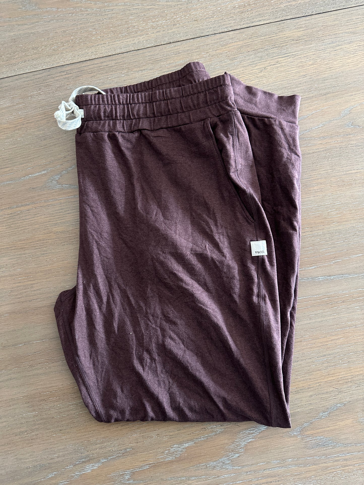 vuori performance jogger (size XS & medium)