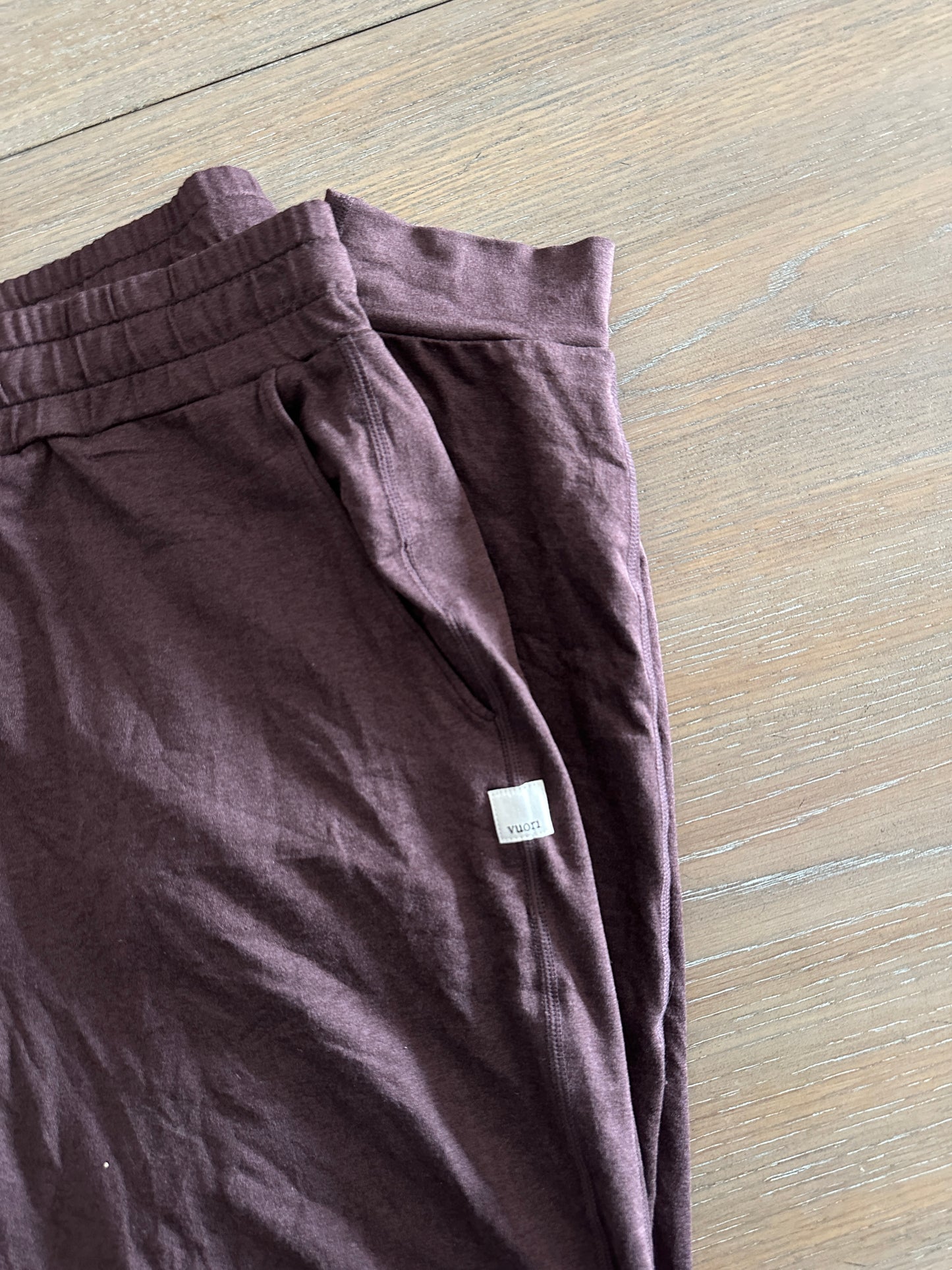vuori performance jogger (size XS & medium)