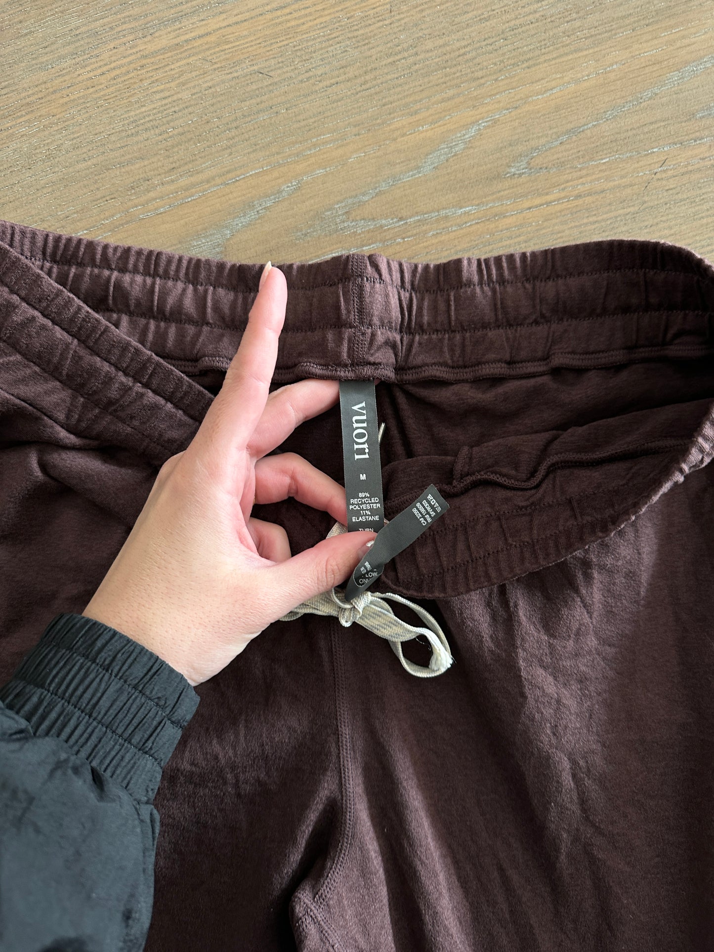 vuori performance jogger (size XS & medium)