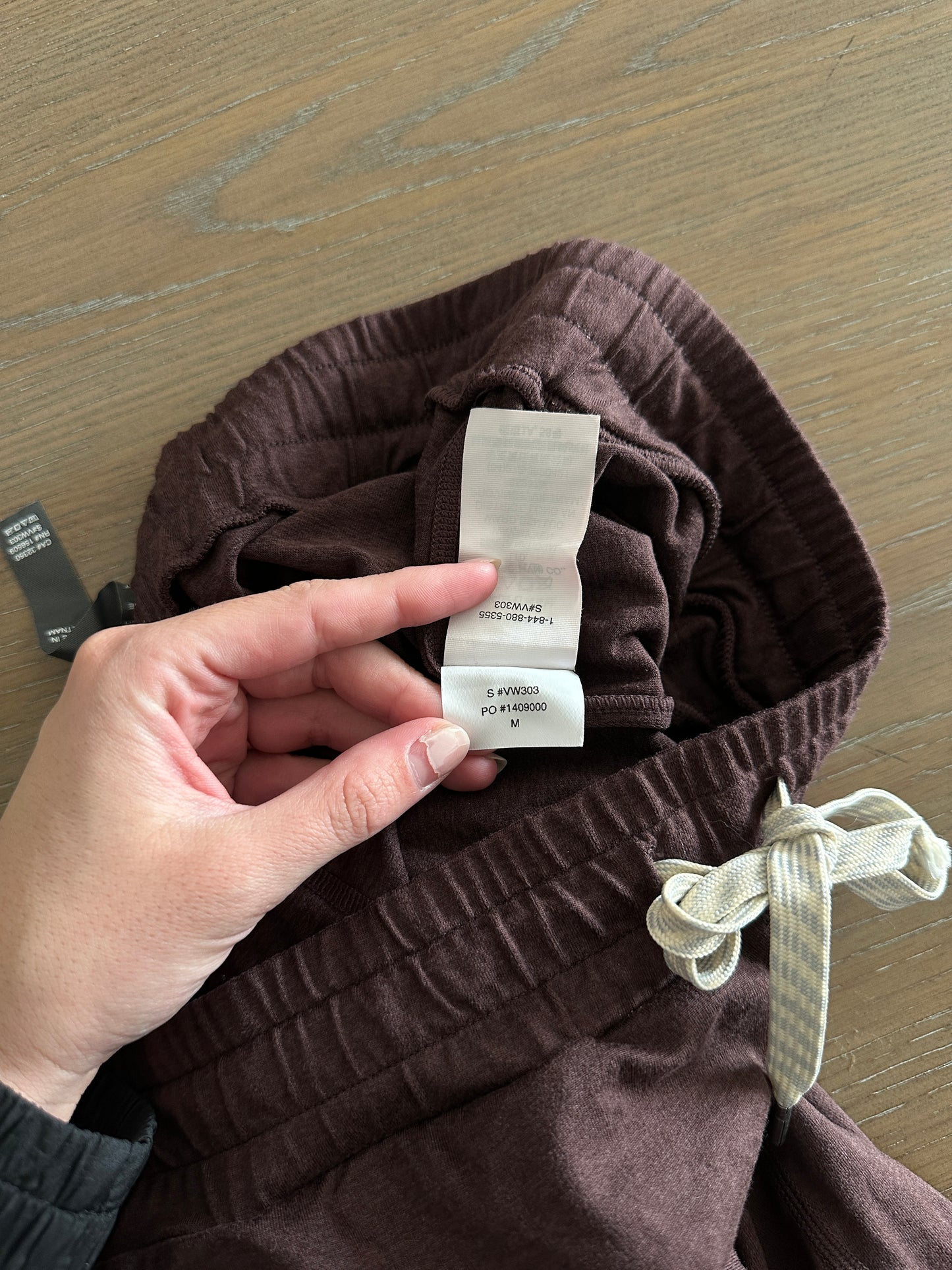 vuori performance jogger (size XS & medium)