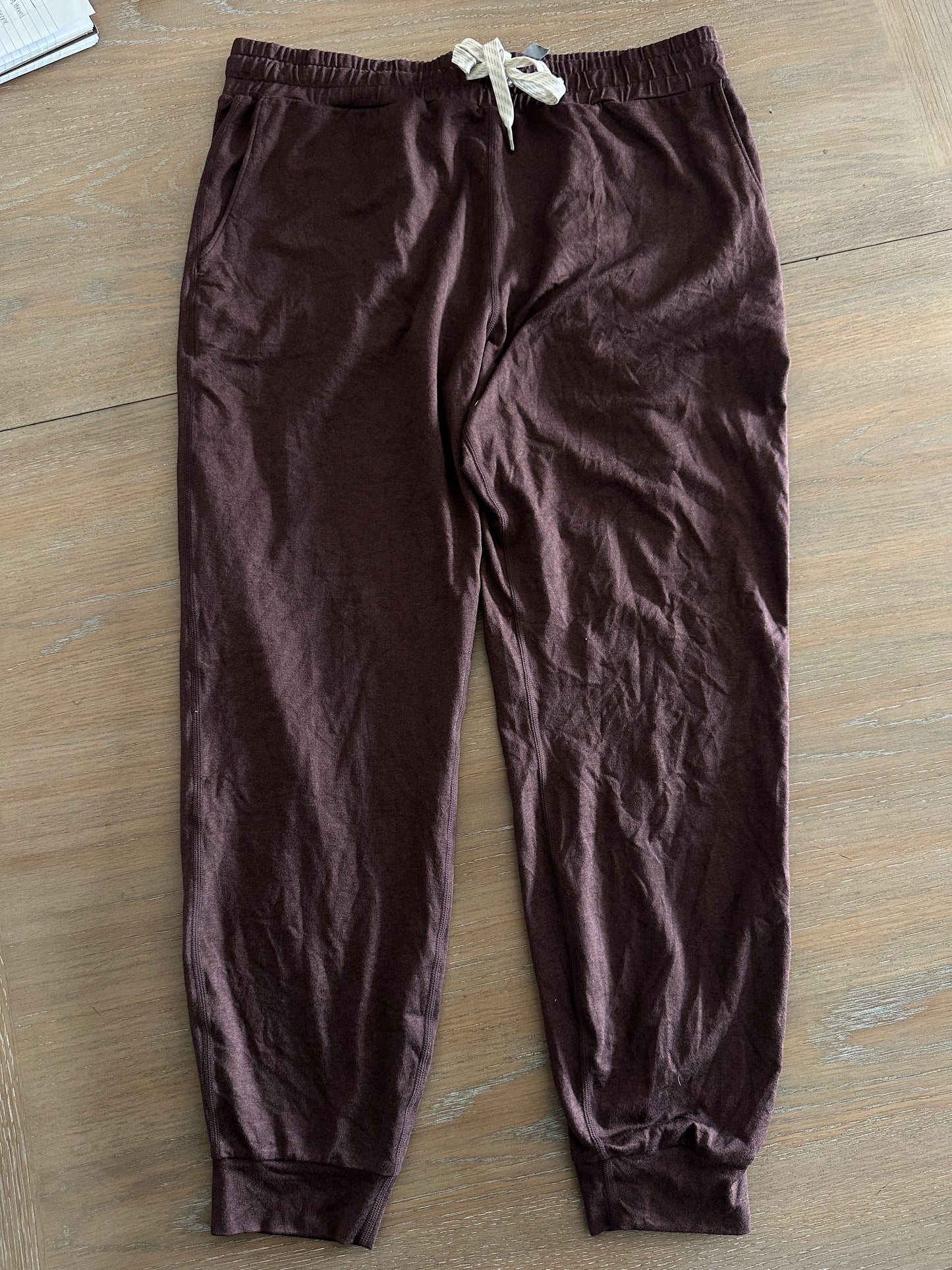 vuori performance jogger (size XS & medium)