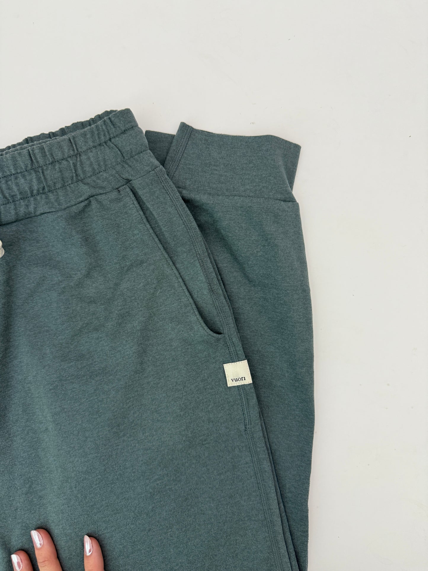 vuori teal heather performance jogger (size XS & small)
