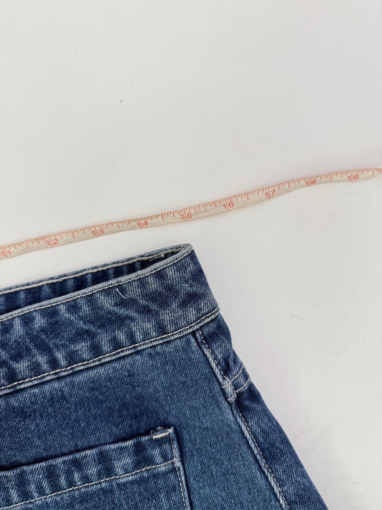 Rolla's high rise pocket shorts (size 28)