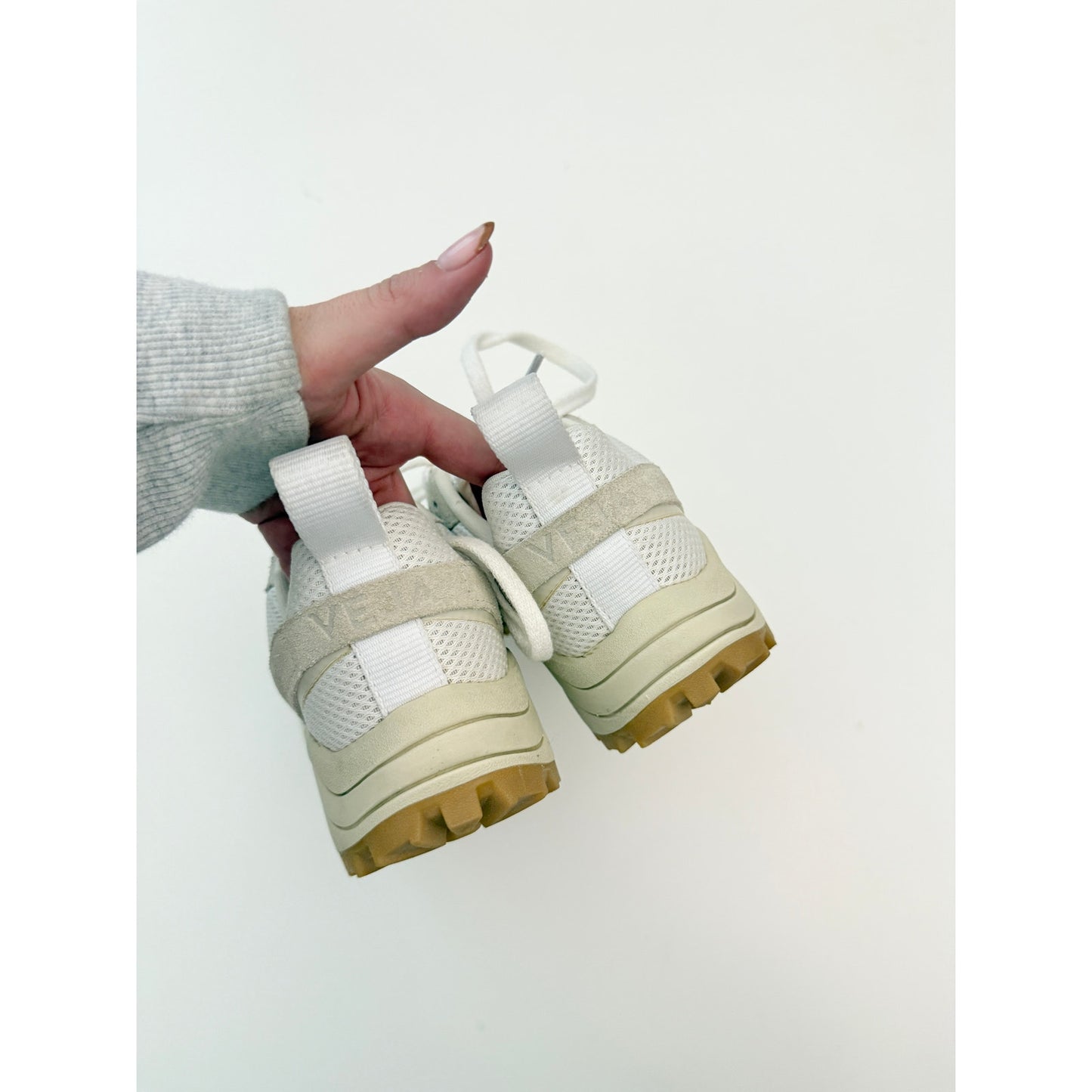 Veja venture white/ beige sneakers - size W 5