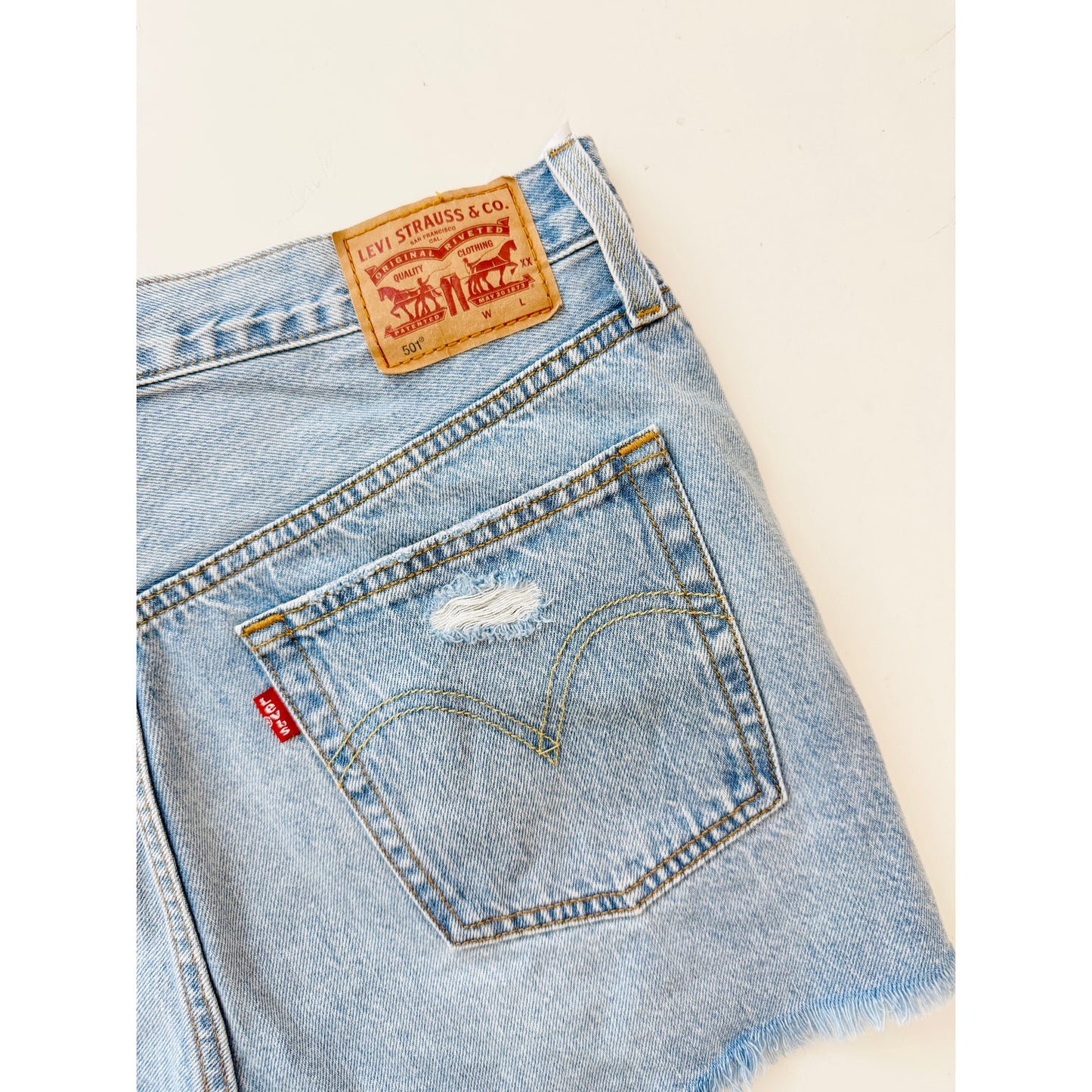 levis high rise 501 shorts - size 31