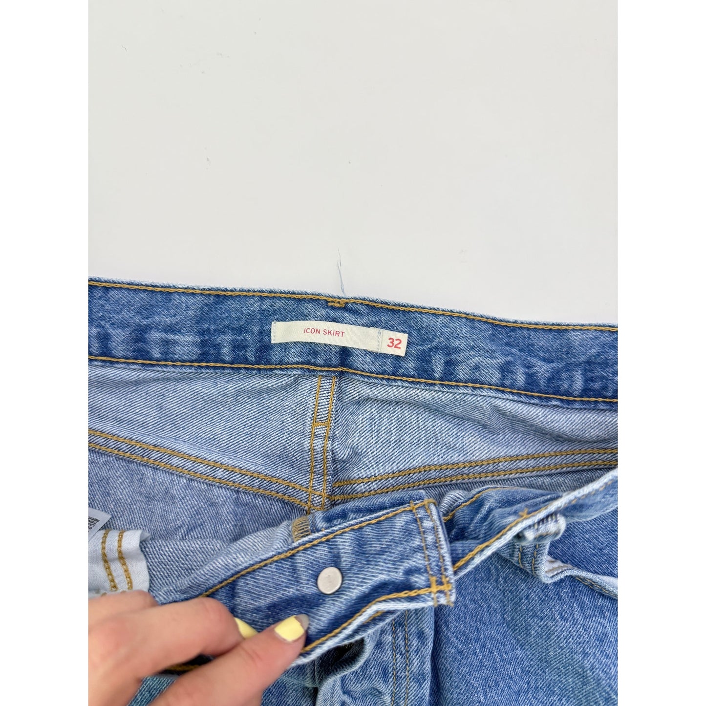 Levis icon denim skirt - size 32