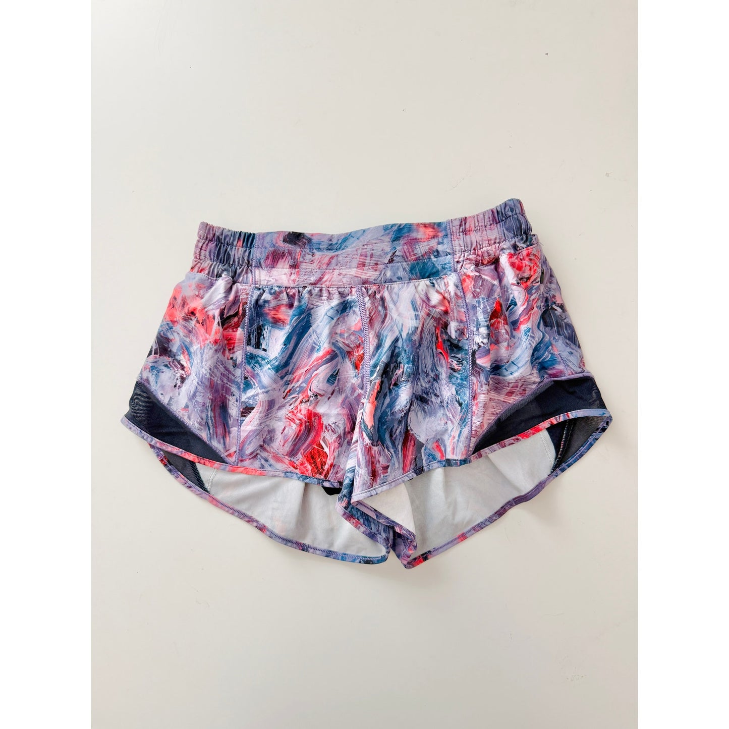 Lululemon patterened hotty hot shorts - size 6, 2.5"" inseam