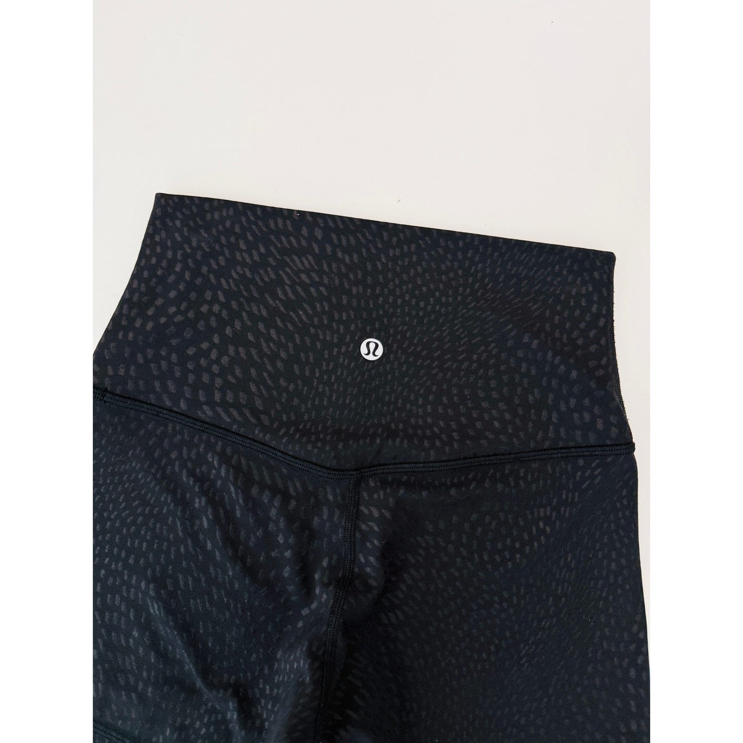 Lululemon black jewel emboss align shorts - size 4, 4"