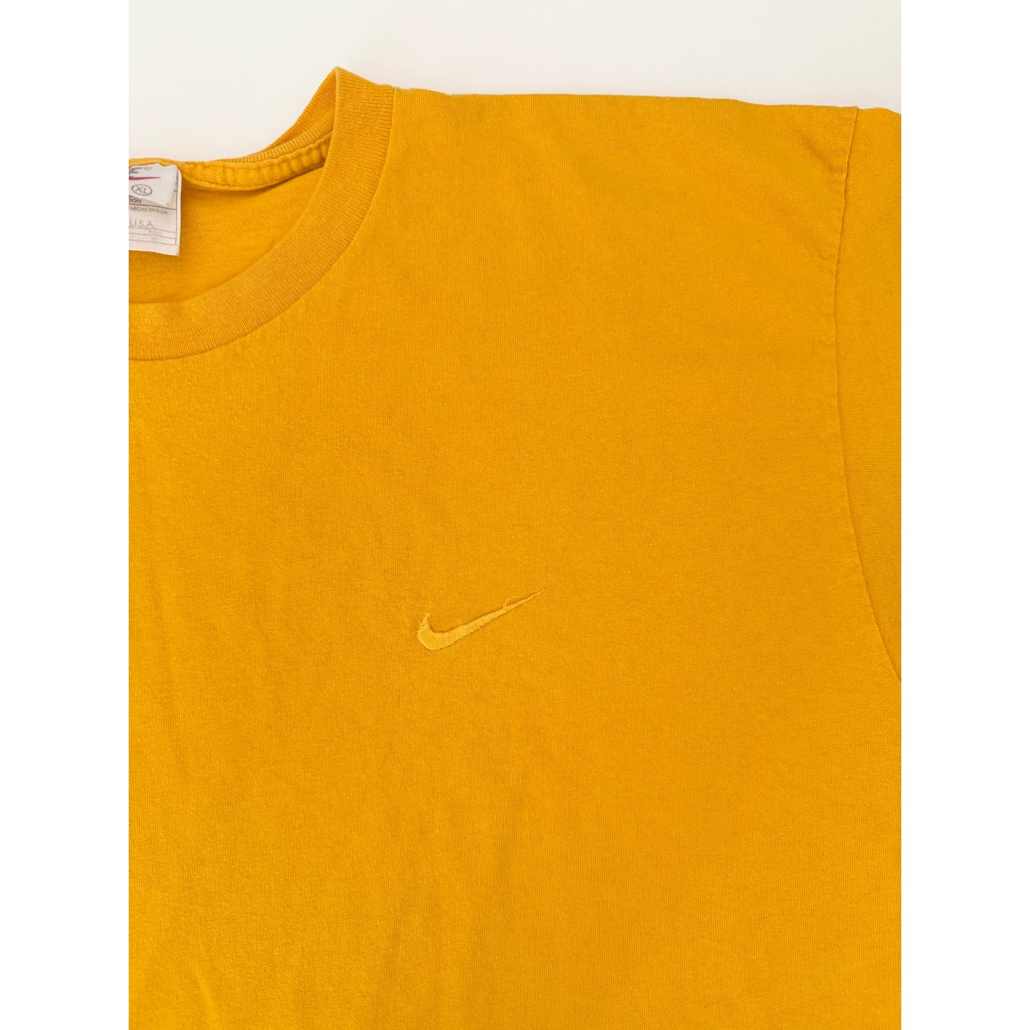 Vitnage nike yellow embroidered graphic tee - size xlarge