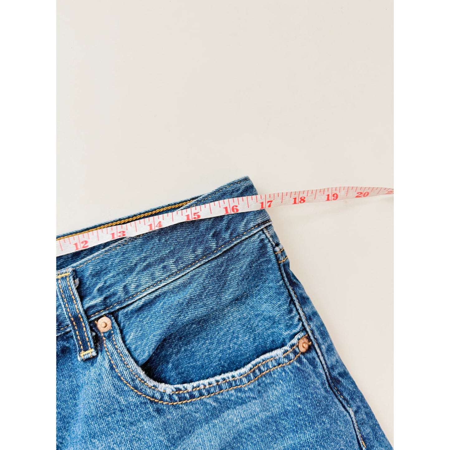 Levi's dark wash ribcage denim shorts - size 33
