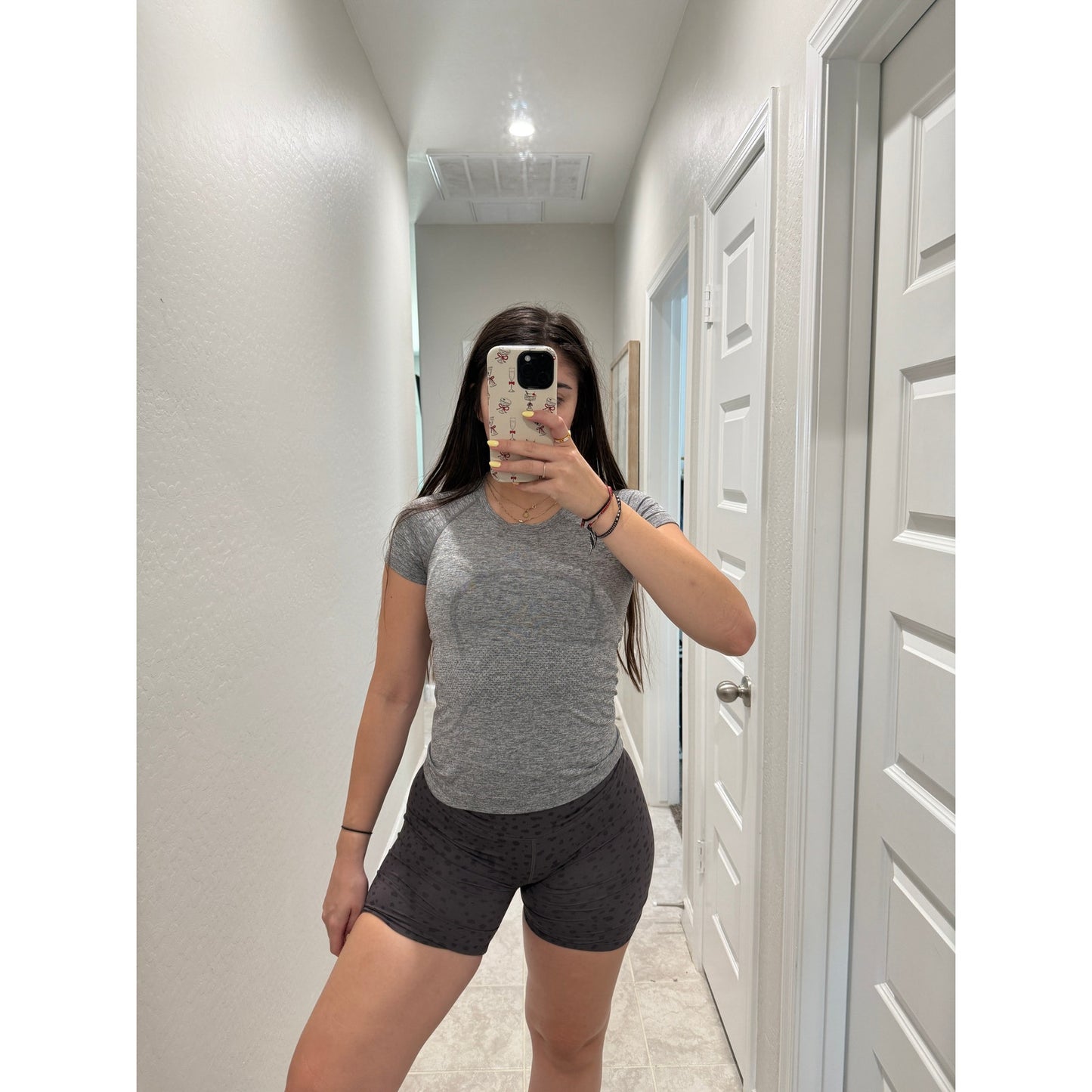 Vuori studioprinted biker shorts - size XS. 6" inseam