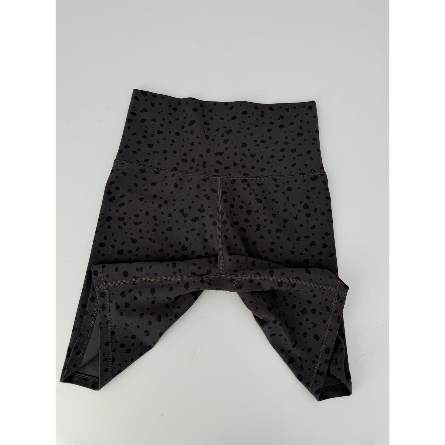 Vuori studioprinted biker shorts - size XS. 6" inseam