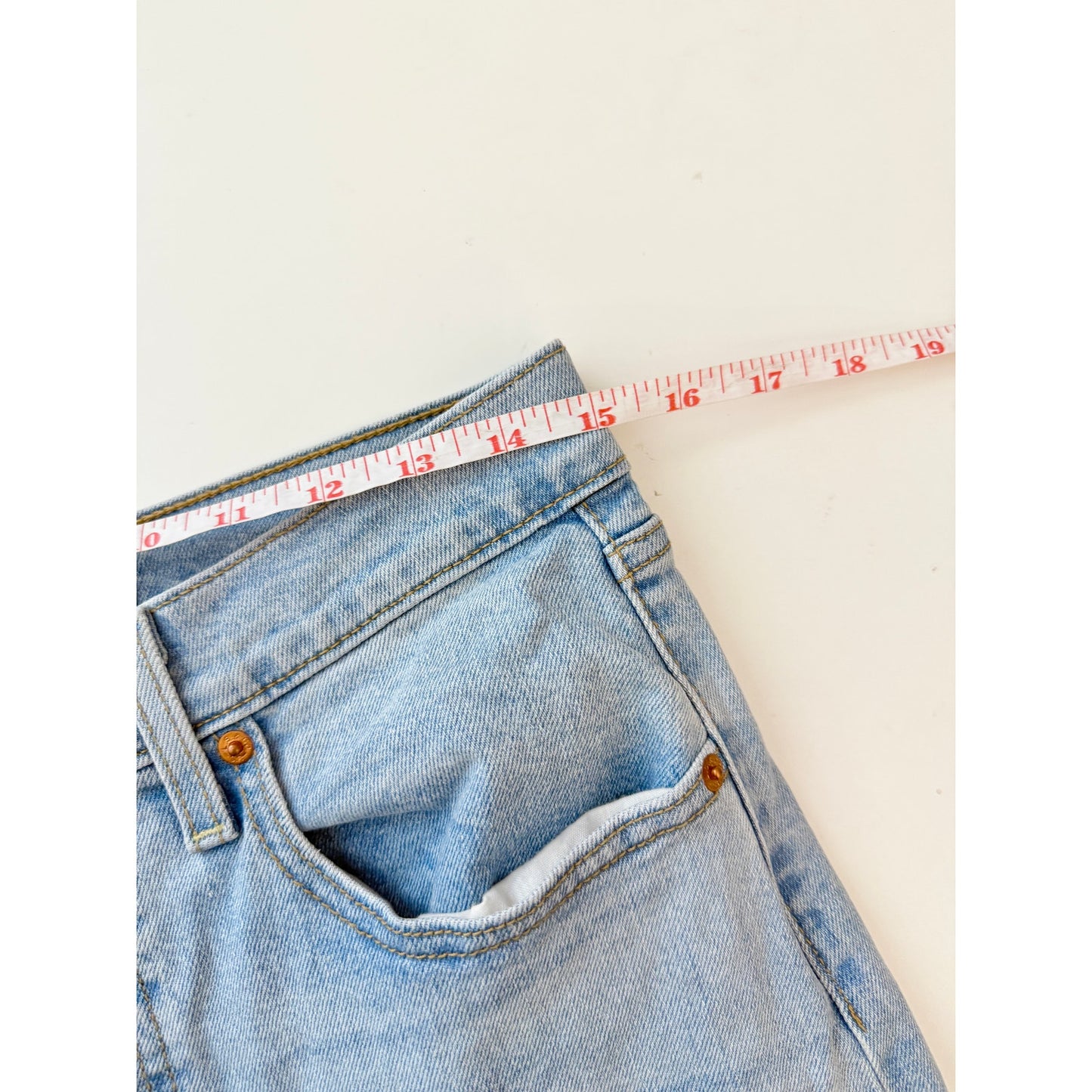 Levis light wash ribcage straight jeans - size 30
