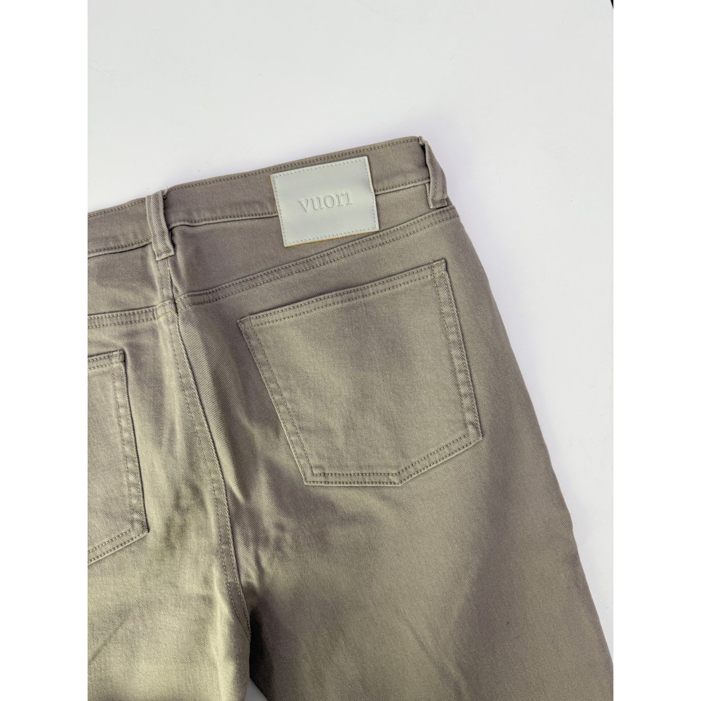 Vuori Men's Benton Stretch Twill Pant Athletic Slim Fit - size 33, 32" inseam
