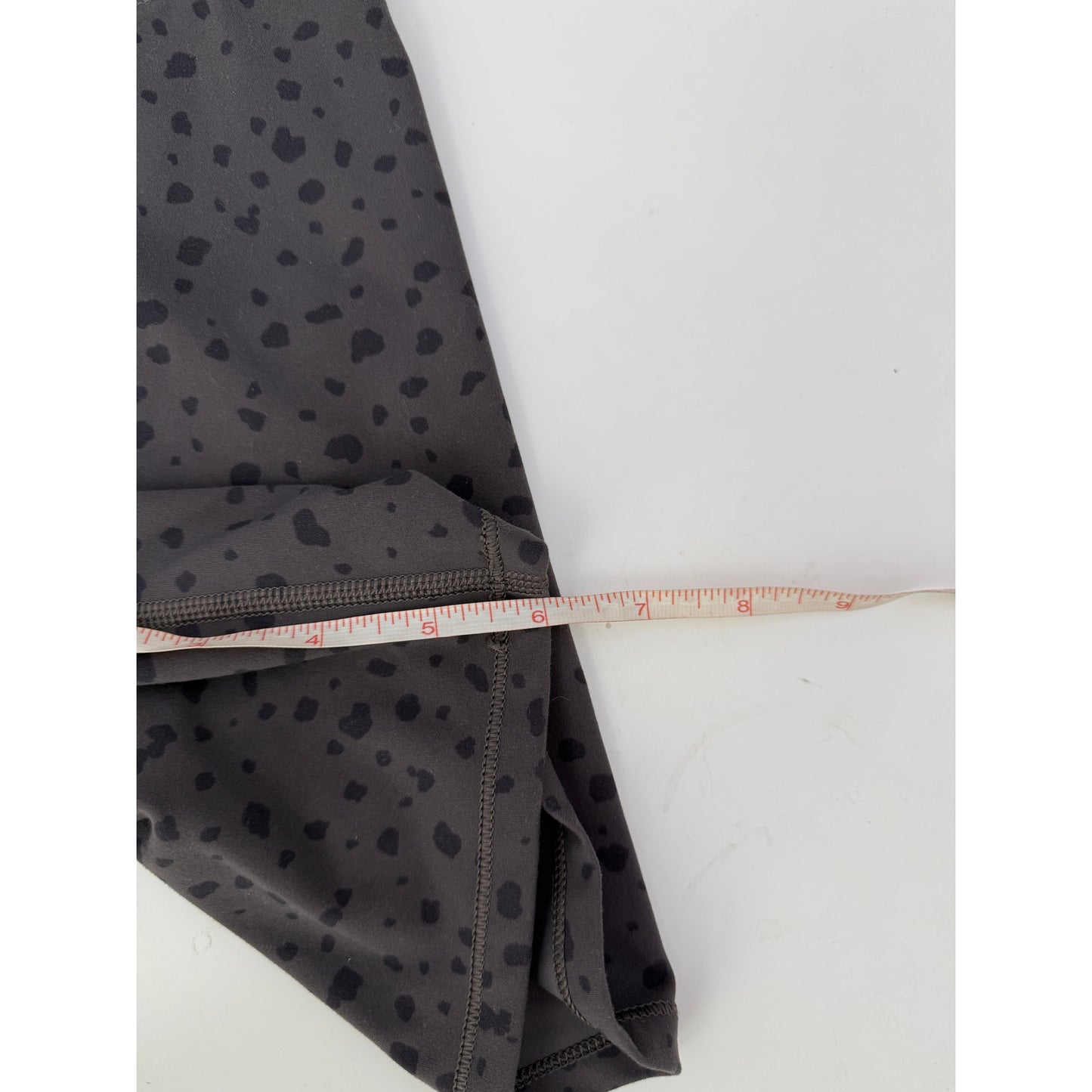 Vuori studioprinted biker shorts - size XS. 6" inseam